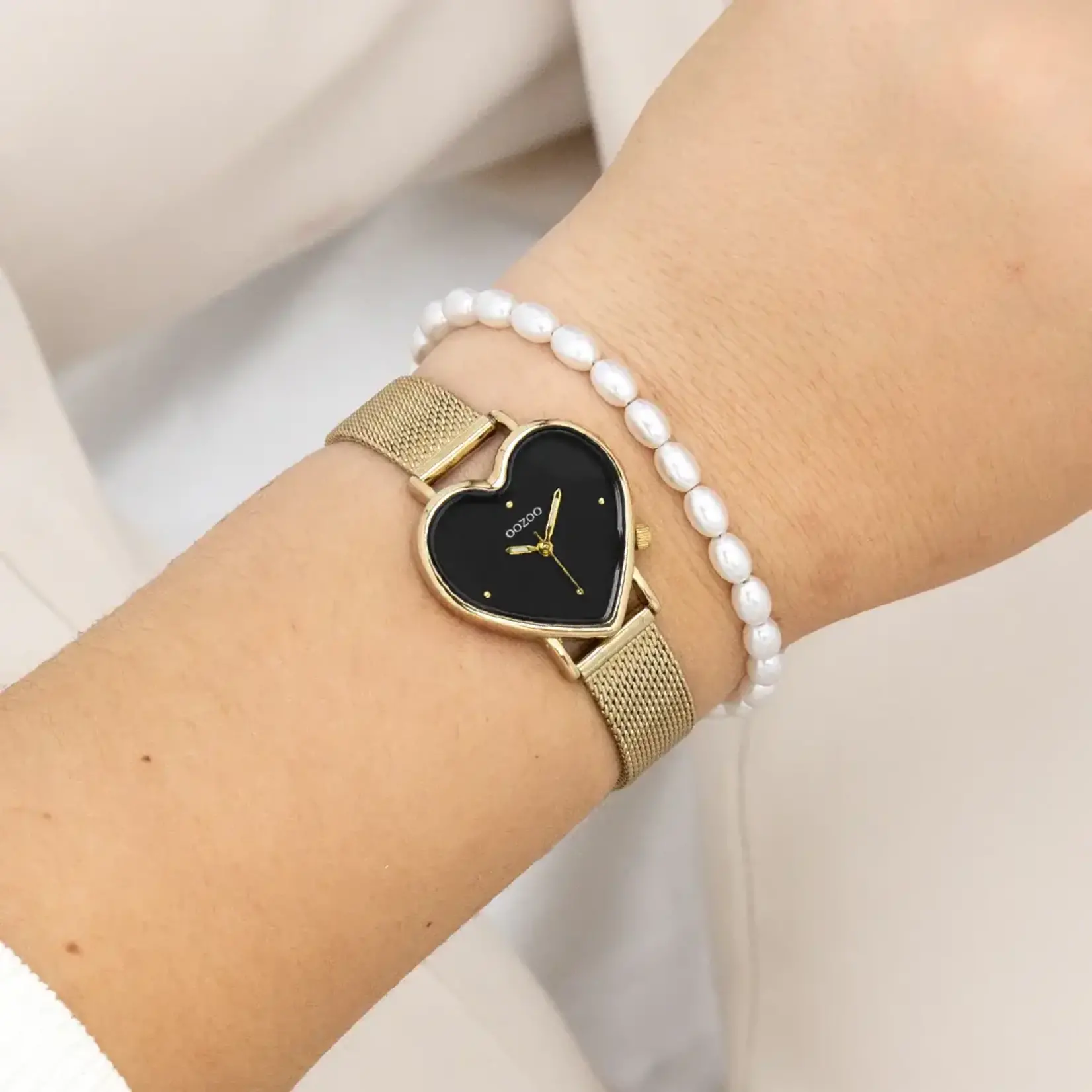 OOZOO OOZOO - Horloge goudkleurig met goudkleurige metalen mesh armband C11417