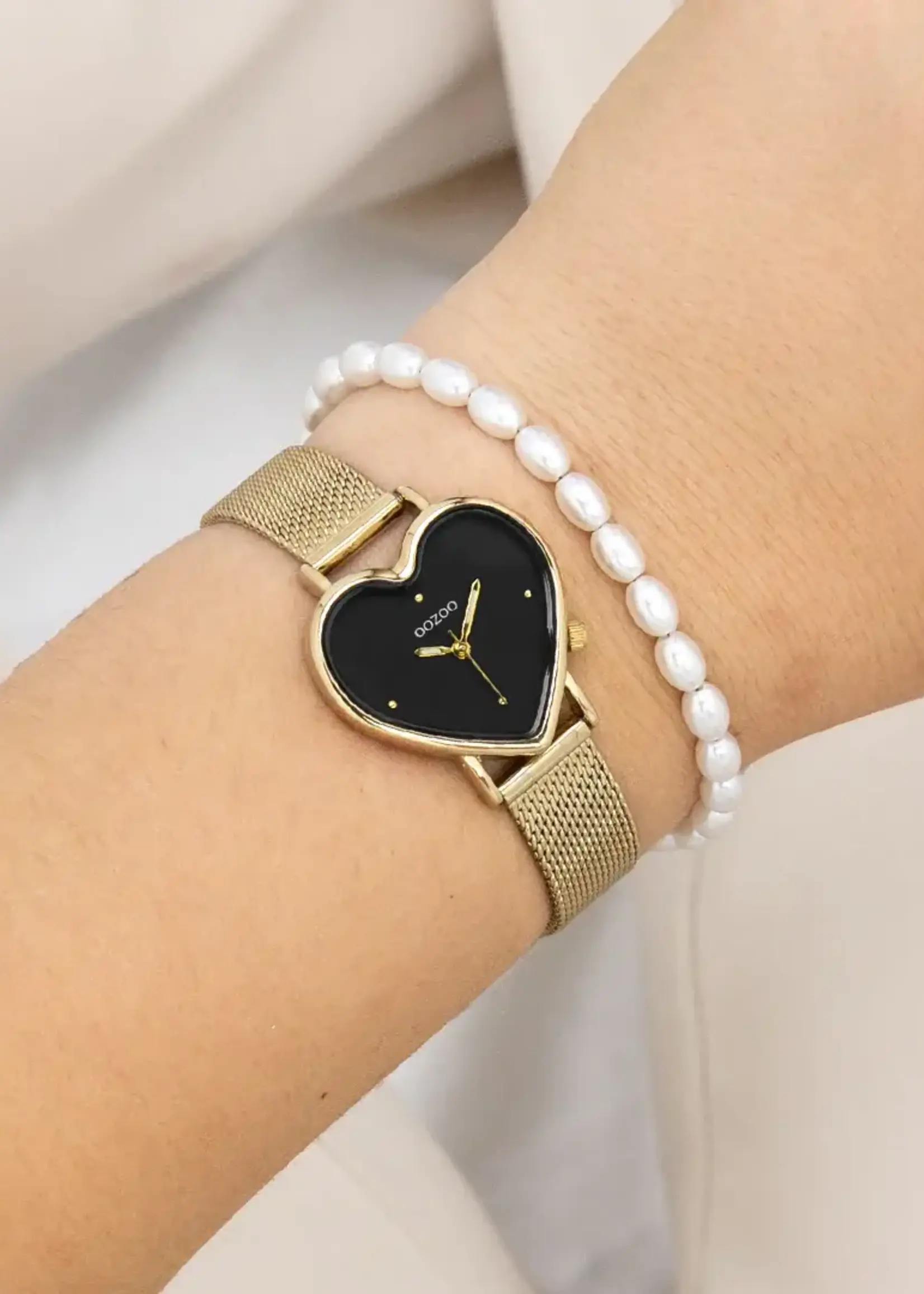 OOZOO OOZOO - Horloge goudkleurig met goudkleurige metalen mesh armband C11417