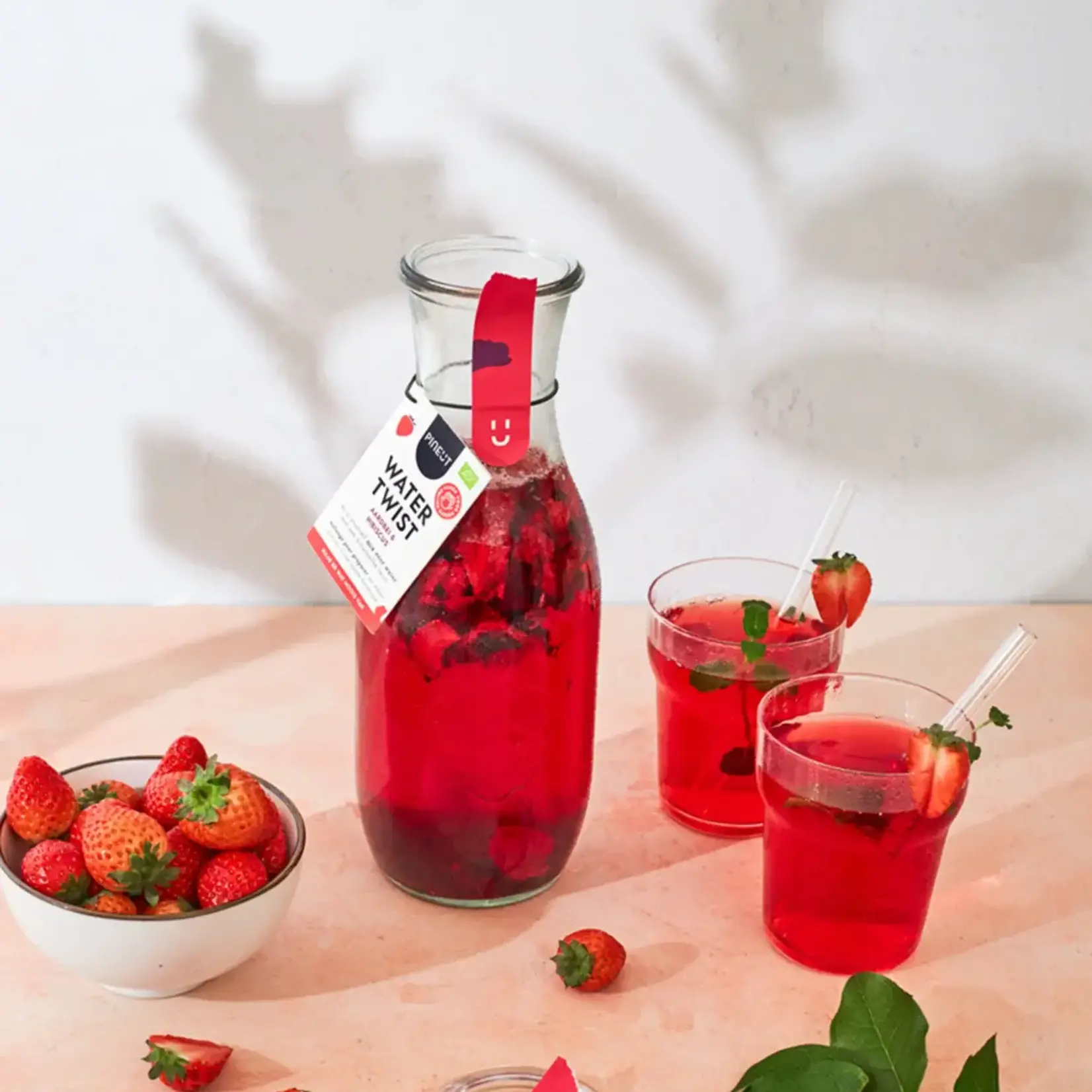 PINEUT PINEUT - Watertwist karaf strawberry hibiscus