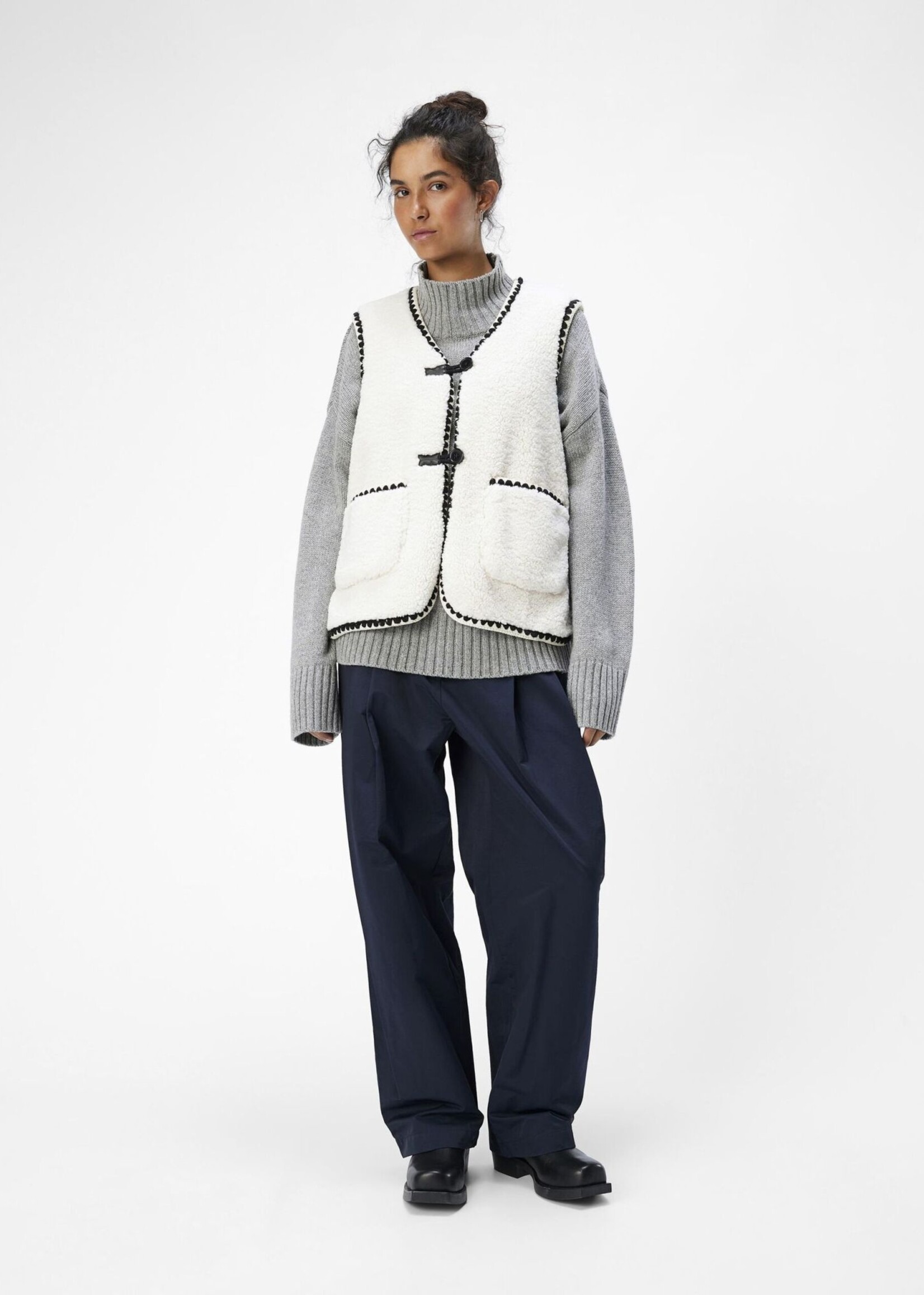 OBJECT OBJECT - Gilet/waistcoat Pauline teddy crème wit met zwarte details