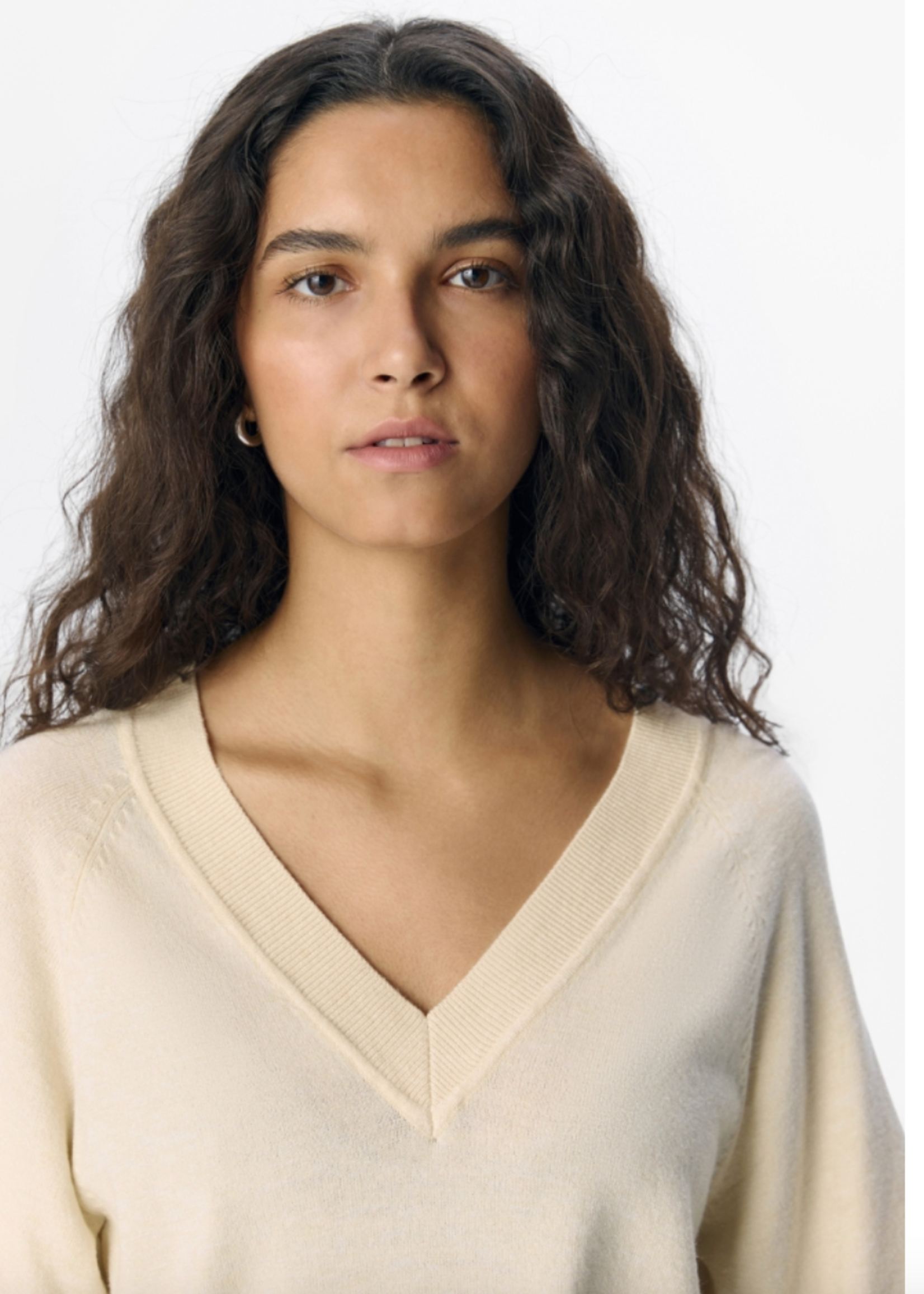 OBJECT OBJECT - Top Thess v-neck 2/4 gebreid beige