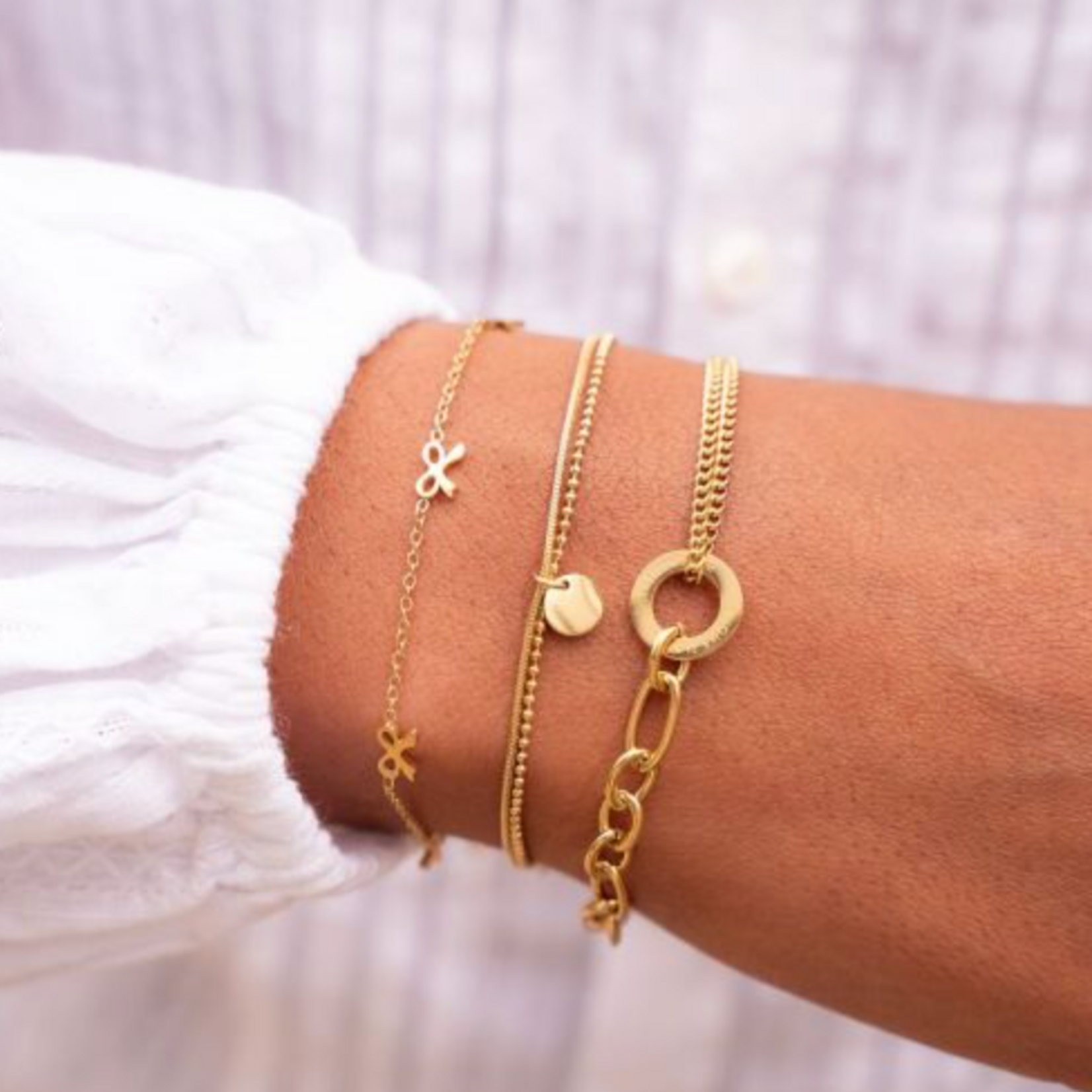 MY JEWELLERY MY JEWELLERY - Minimalistische armband met mini strikjes goud