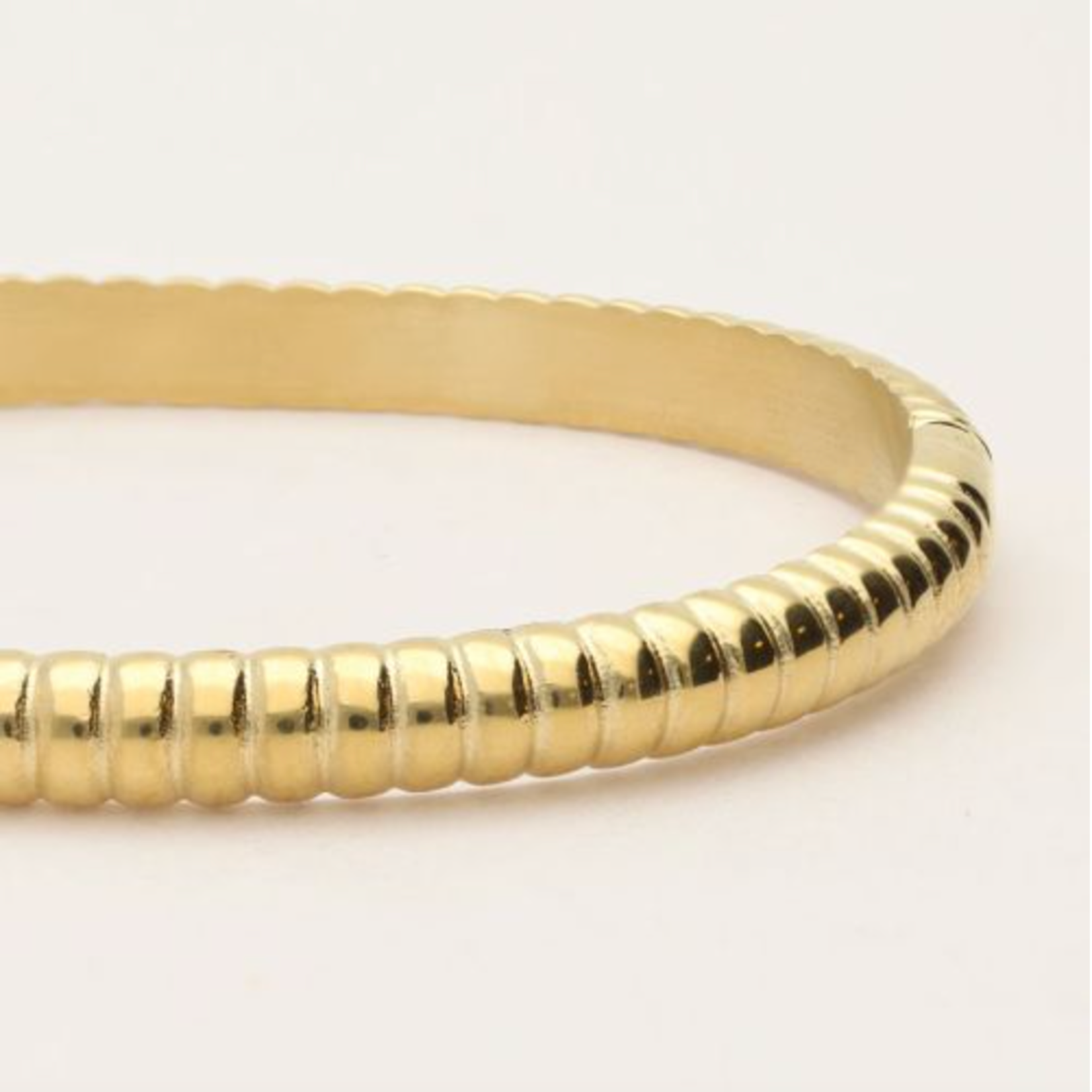 MY JEWELLERY MY JEWELLERY - Bold rechthoekige bangle met ribbels goud