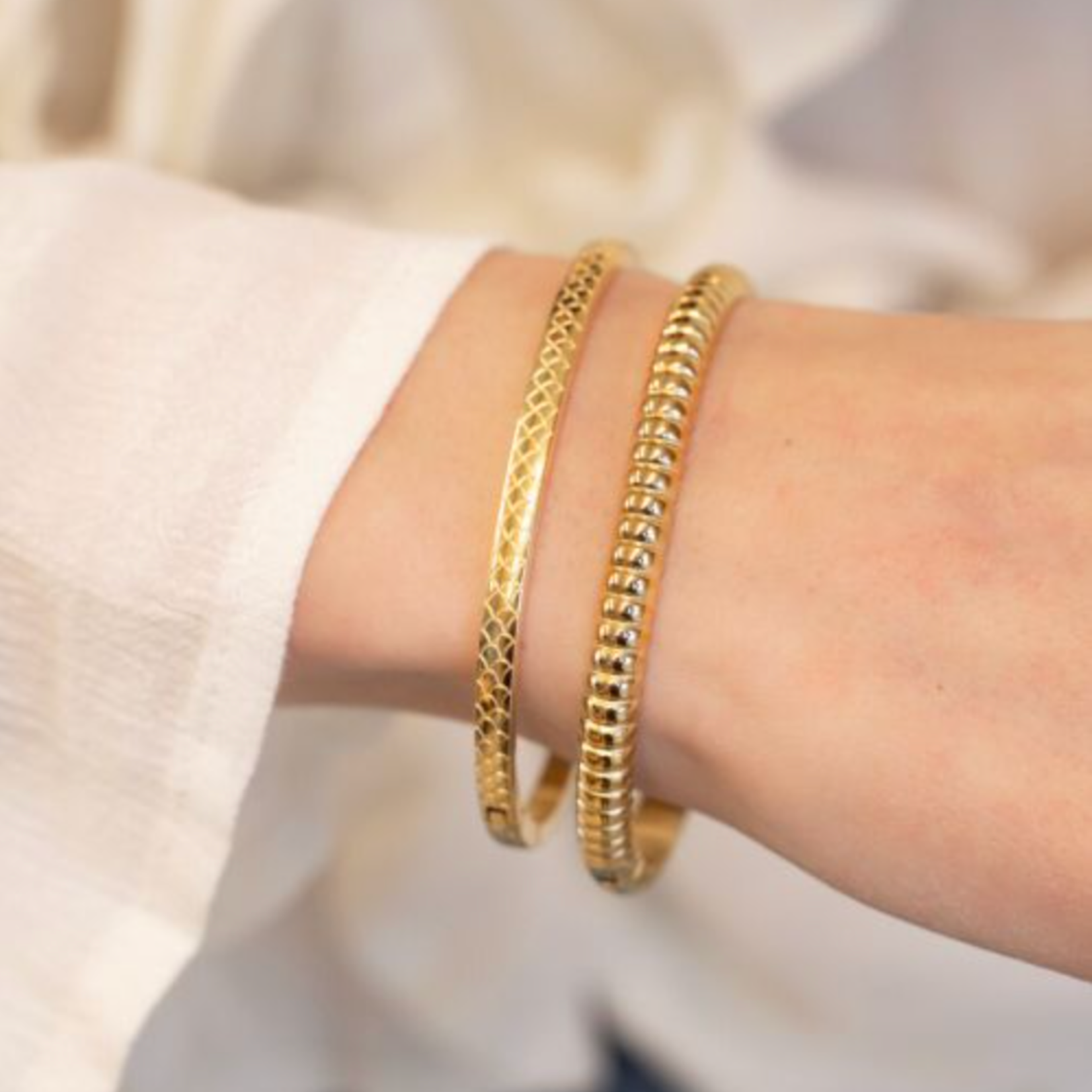 MY JEWELLERY MY JEWELLERY - Bold rechthoekige bangle met ribbels goud