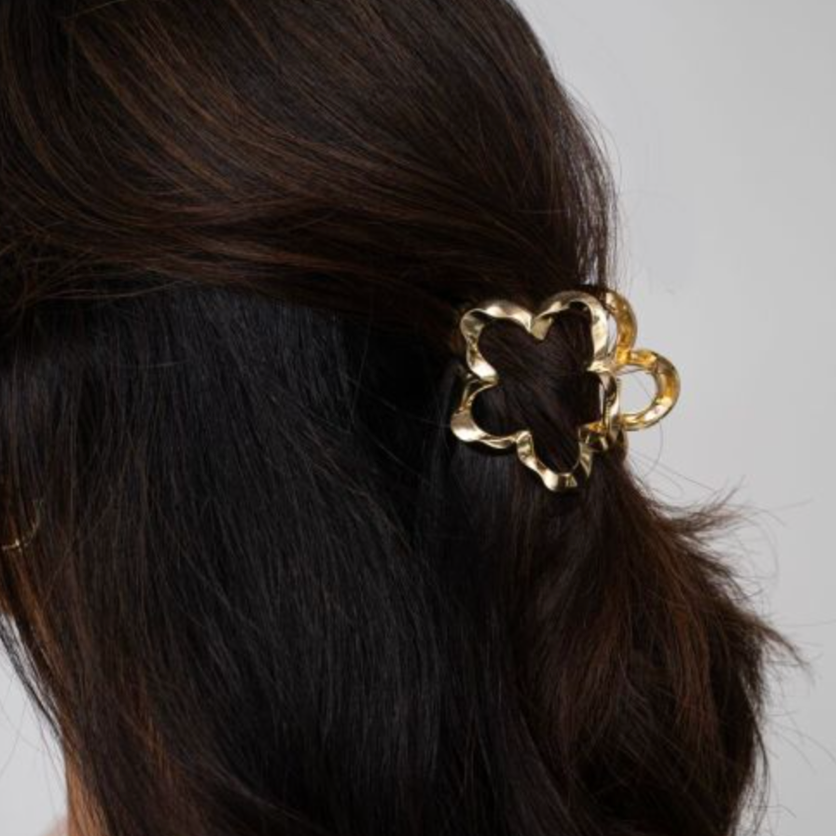 MY JEWELLERY MY JEWELLERY - Goudkleurige bloem haarclip gedraaid