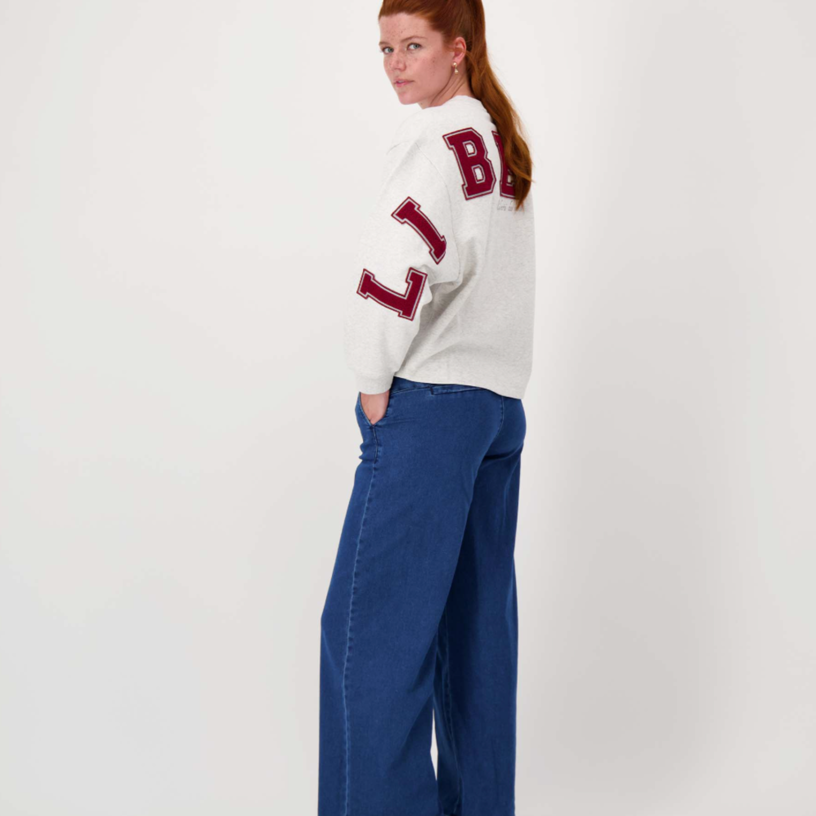 ZUSSS ZUSSS - Sweater met tekst mid grey/classy red