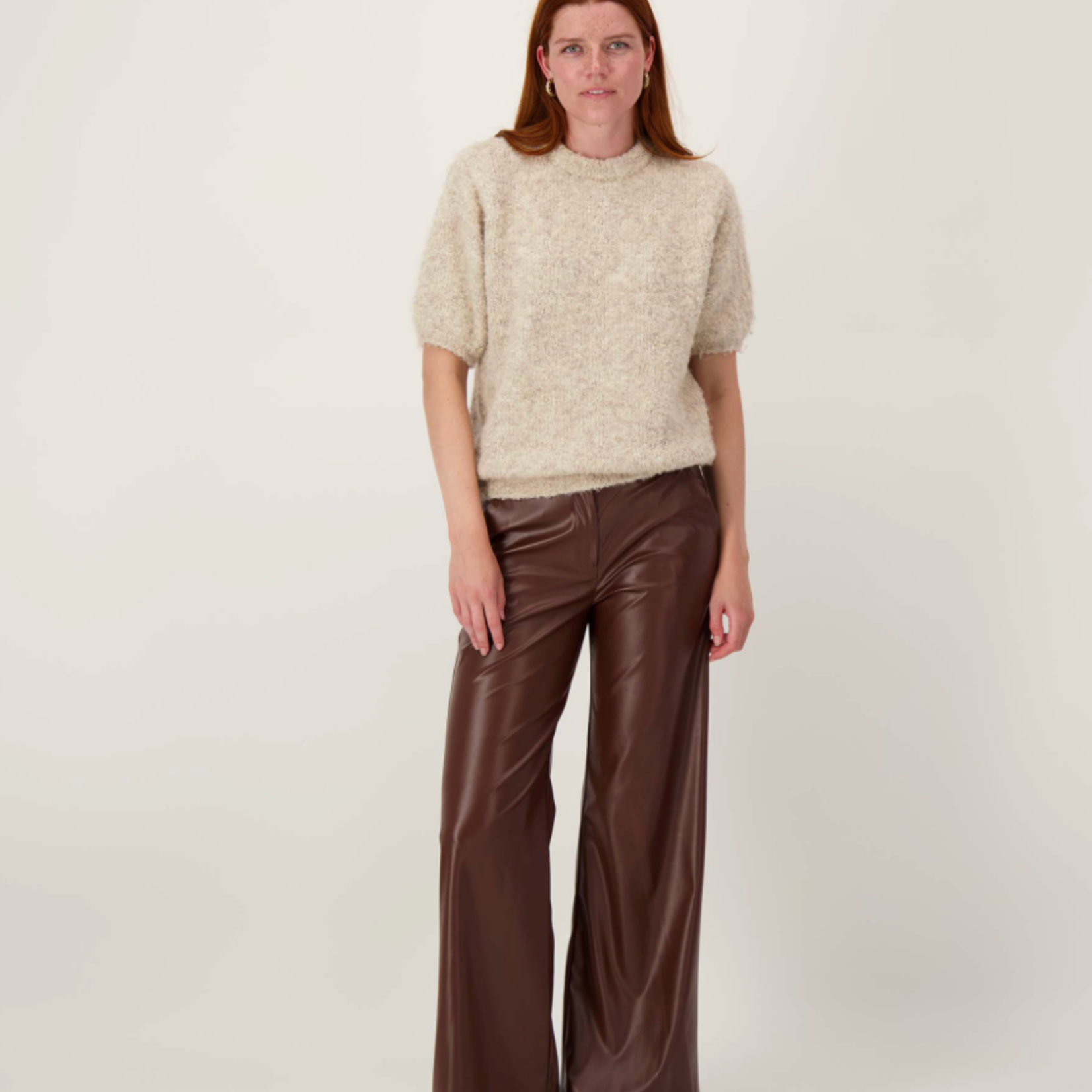 ZUSSS ZUSSS - Boucle trui met ronde hals beige