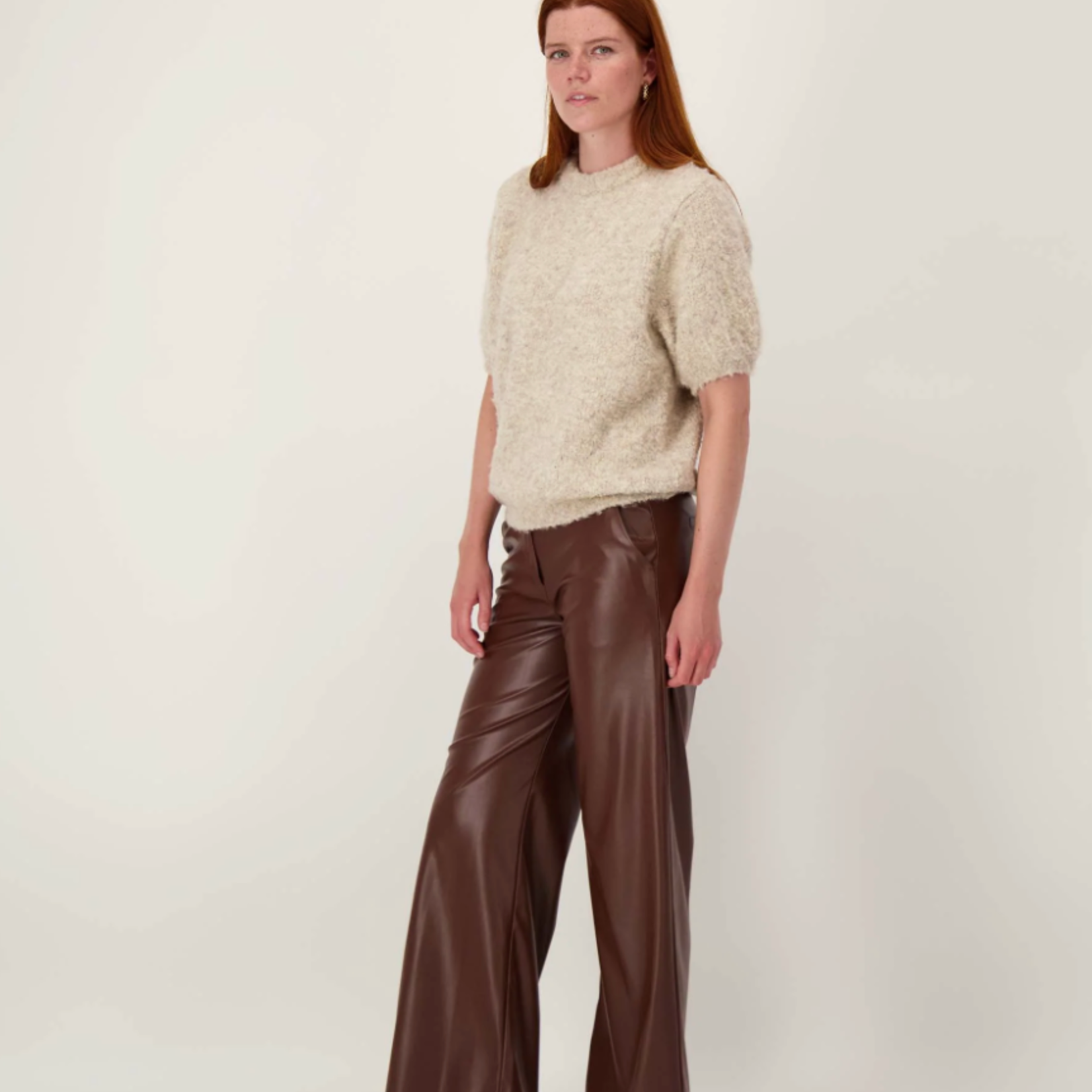 ZUSSS ZUSSS - Boucle trui met ronde hals beige