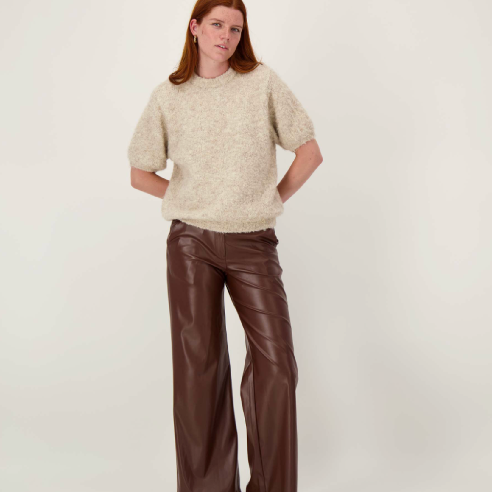 ZUSSS ZUSSS - Boucle trui met ronde hals beige