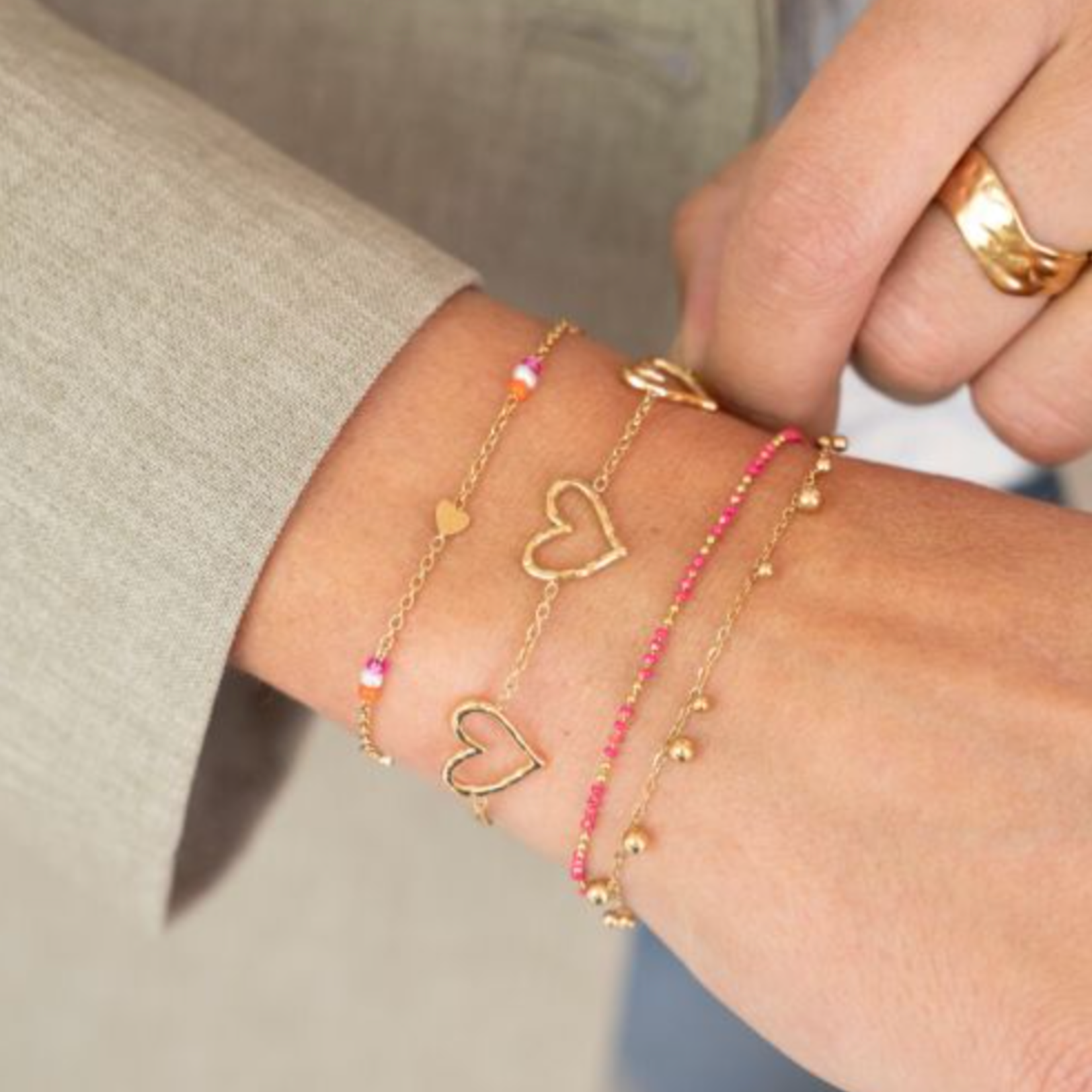 MY JEWELLERY MY JEWELLERY - Minimalistische armband met open hartjes goud