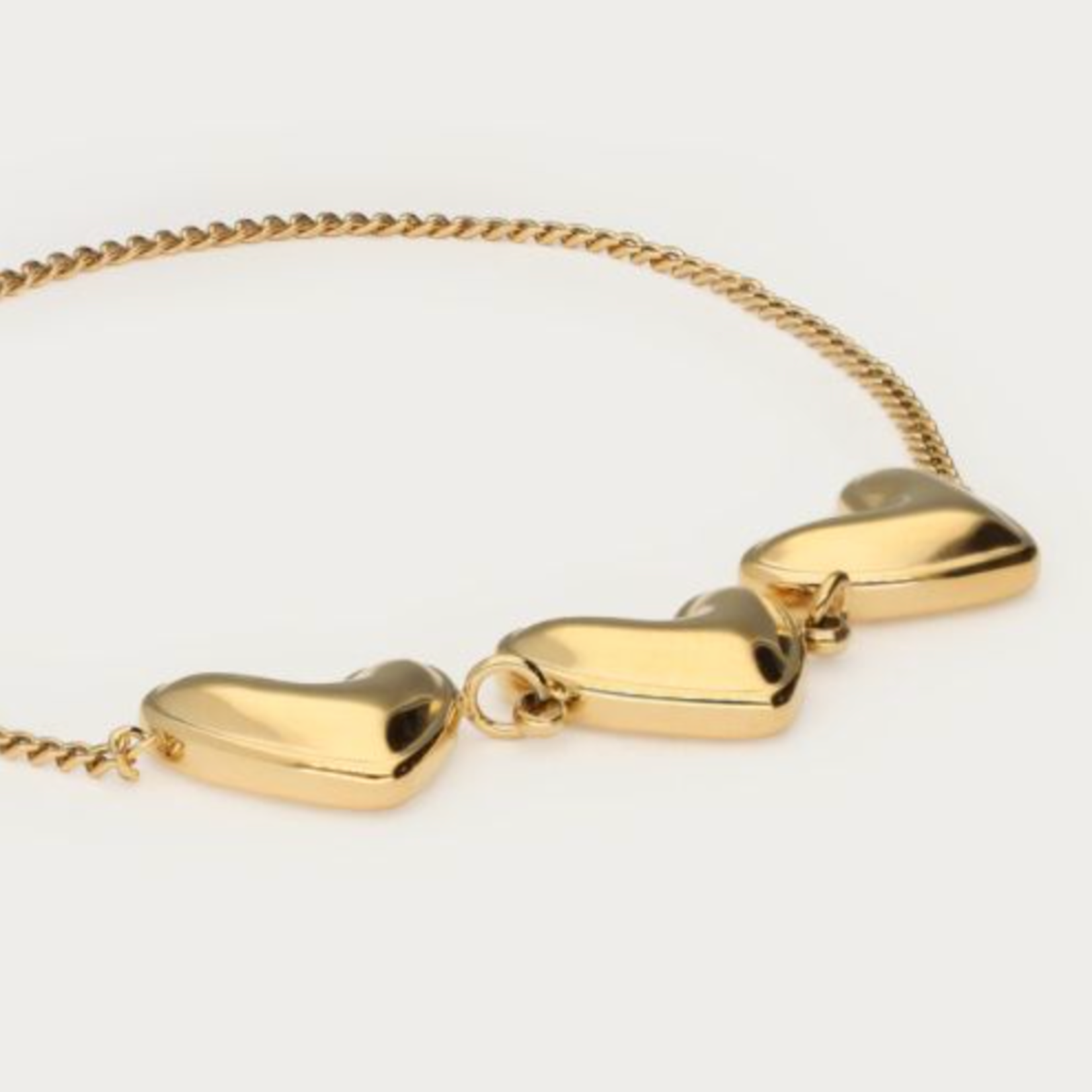 MY JEWELLERY MY JEWELLERY - Bold armband met drie hartjes goud