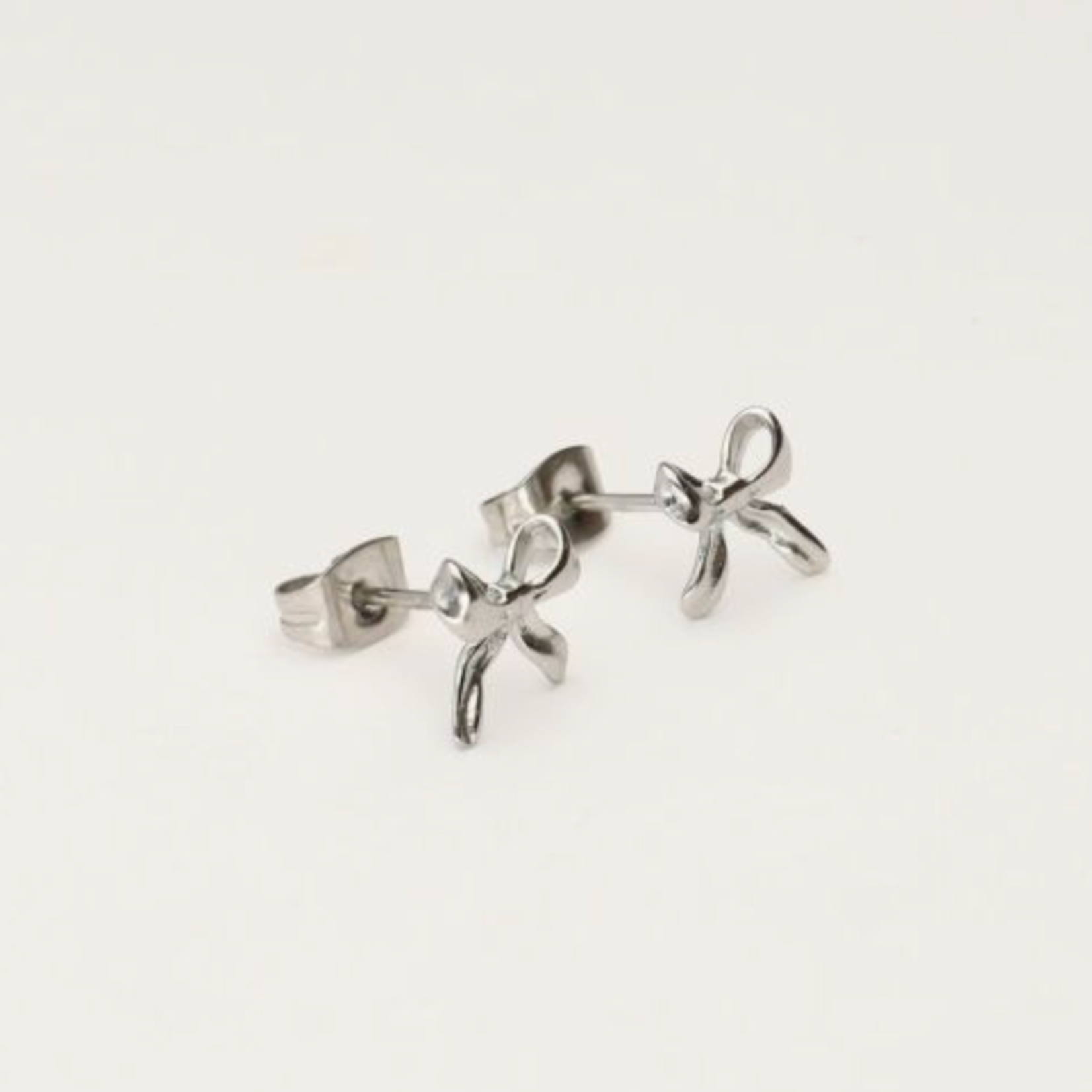 MY JEWELLERY MY JEWELLERY - Kleine strikjes studs zilver