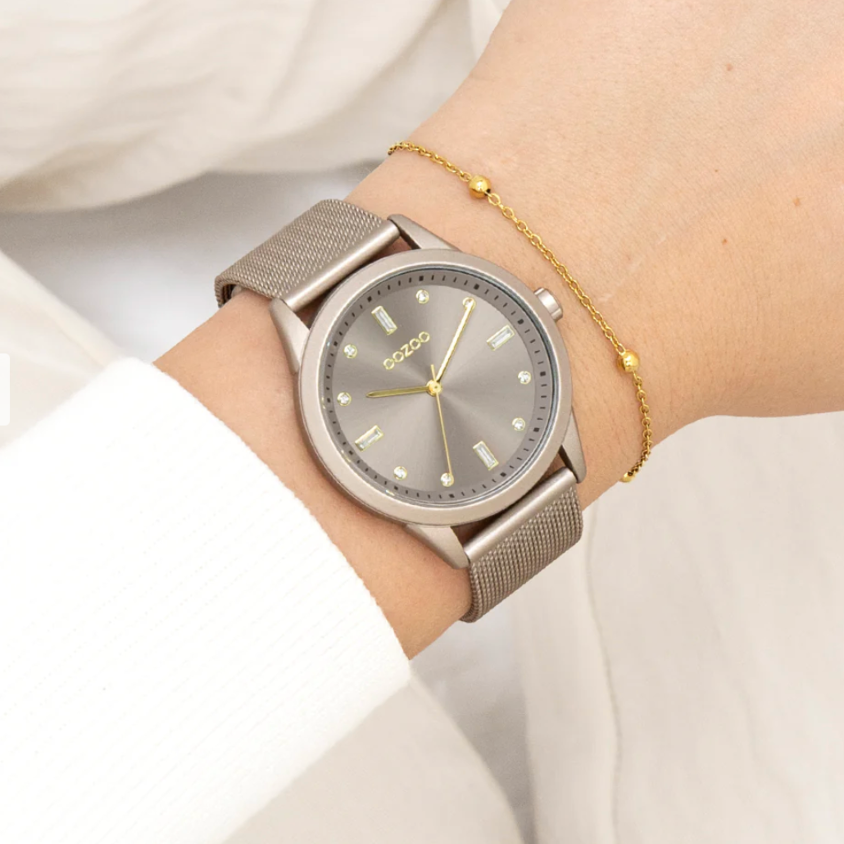 OOZOO OOZOO - Taupe  horloge met metalen mesh band  ø 40mm