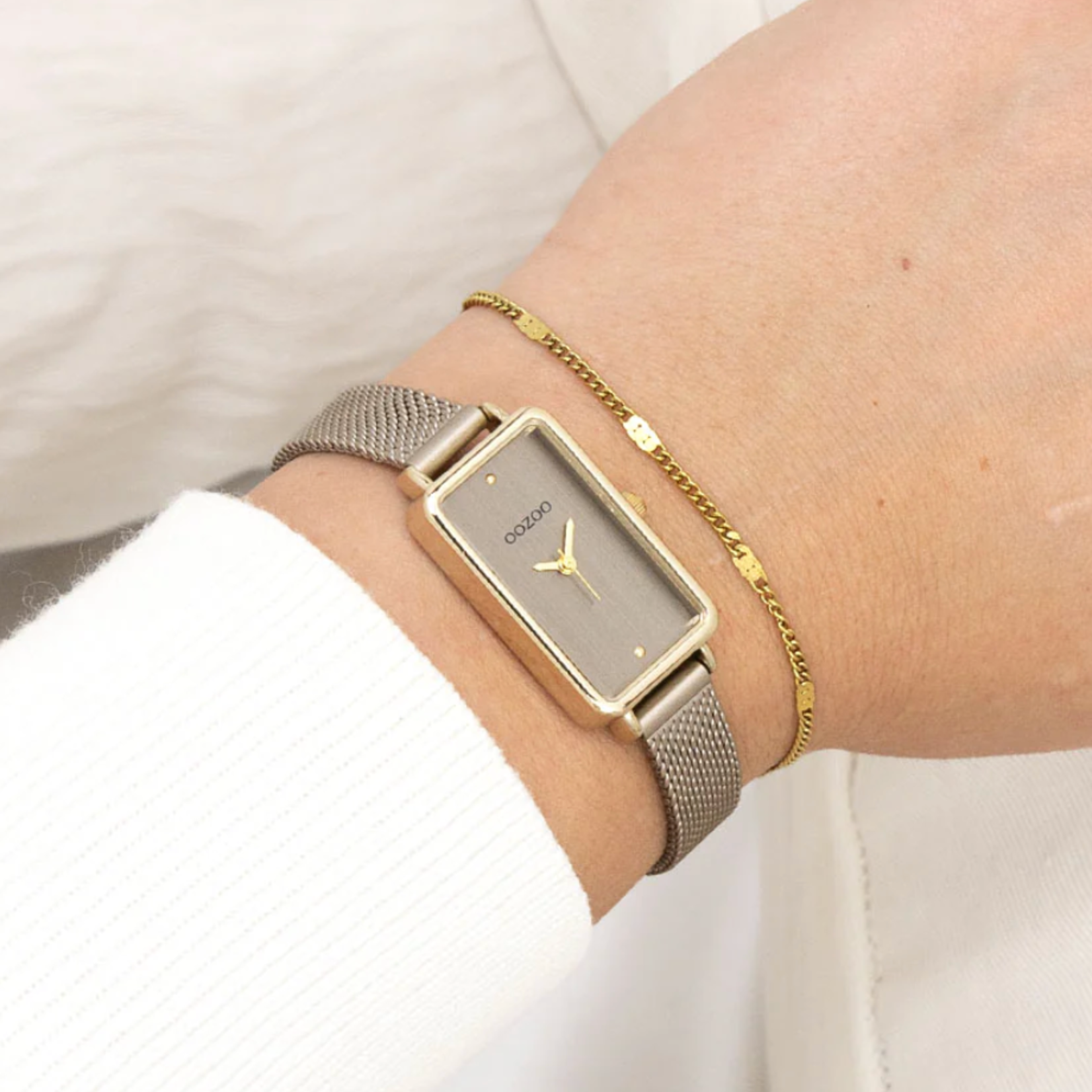 OOZOO OOZOO - Goudkleurig horloge met taupe metalen mesh band
