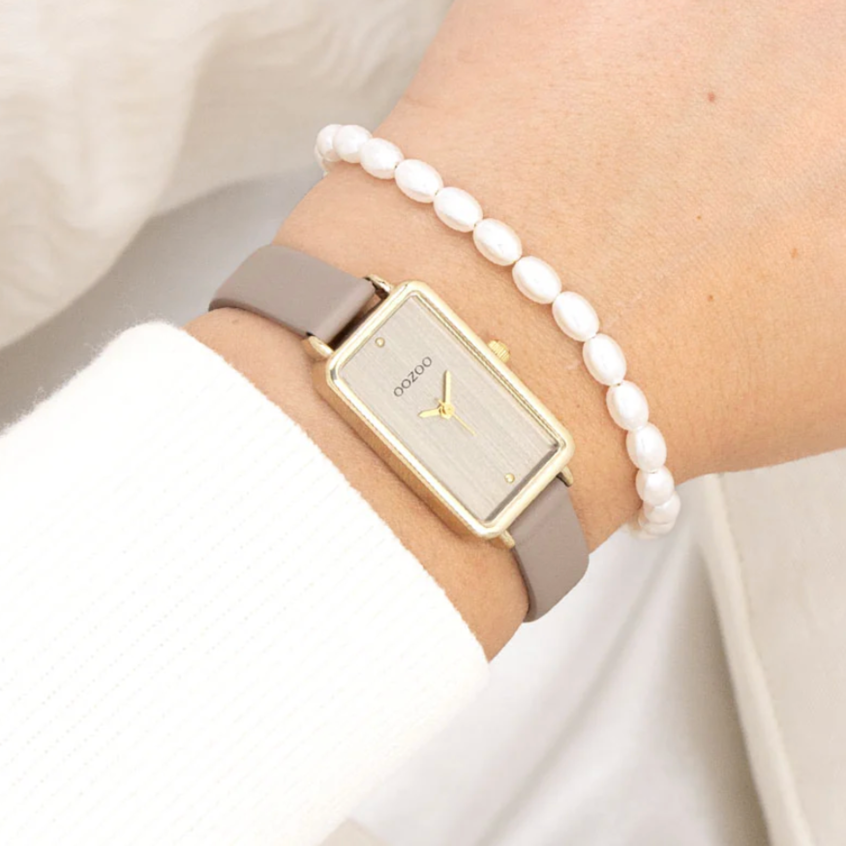 OOZOO OOZOO - Goudkleurig horloge met taupe leren band