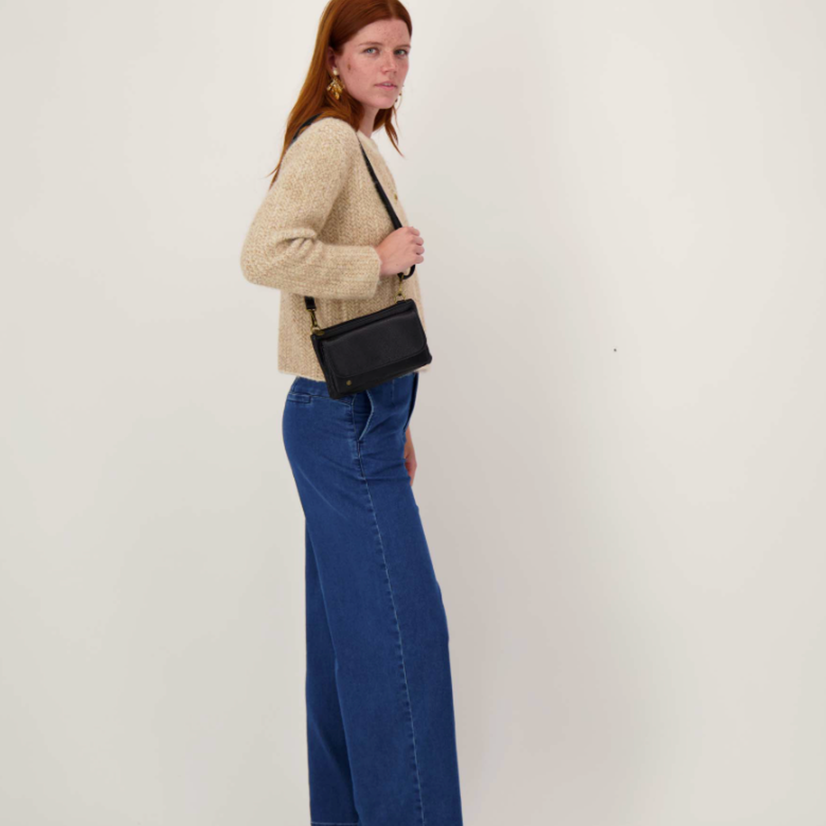 ZUSSS ZUSSS - Schoudertasje met flap en kwastje zwart