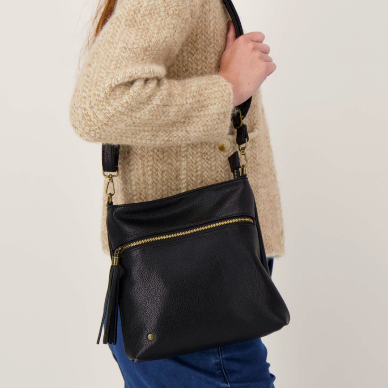 ZUSSS ZUSSS - Makkelijke tas met kwastje en rits zwart