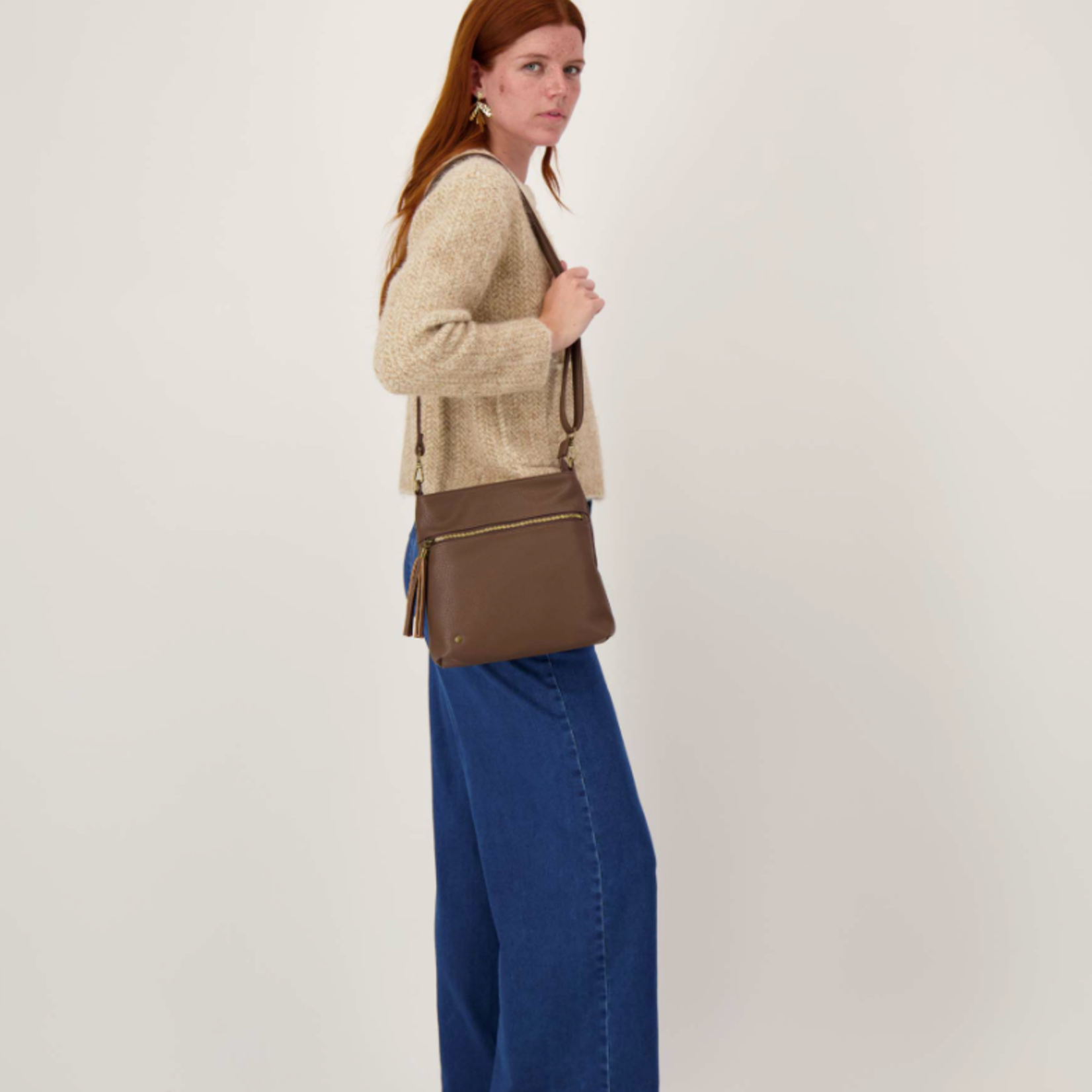 ZUSSS ZUSSS - Makkelijke tas met kwastje en rits chocoladebruin