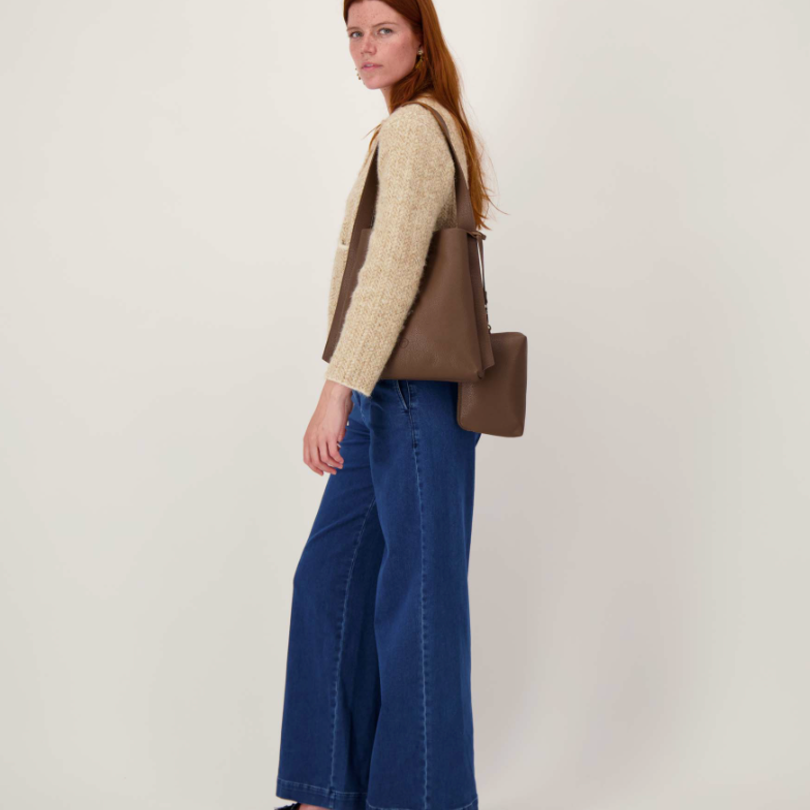 ZUSSS ZUSSS - Schoudertas met mooi strap detail + make up tasje bruin