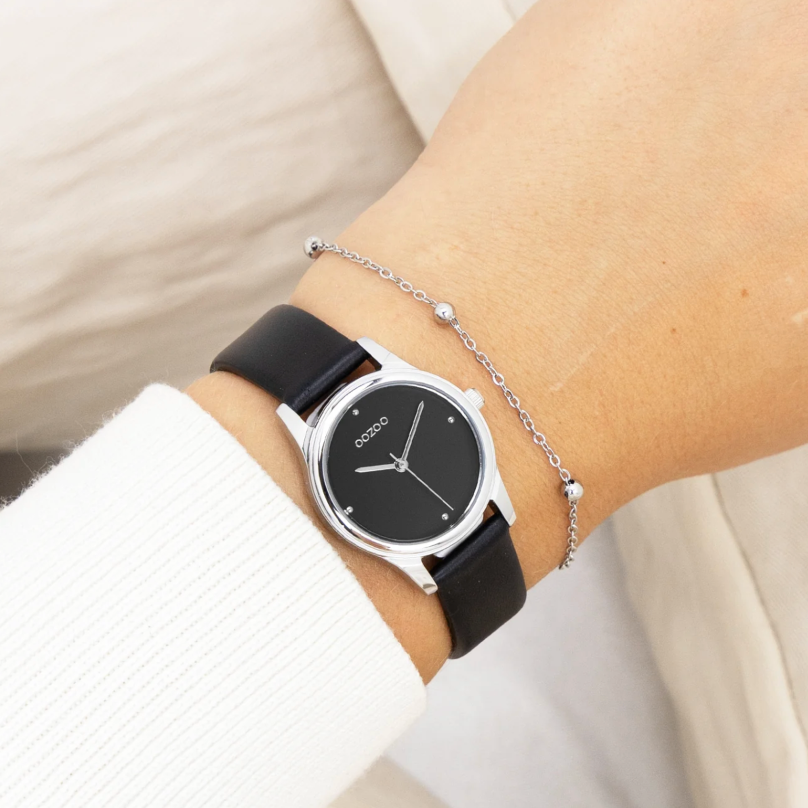 OOZOO OOZOO - Zilverkleurig  horloge met zwarte leren band - C11628