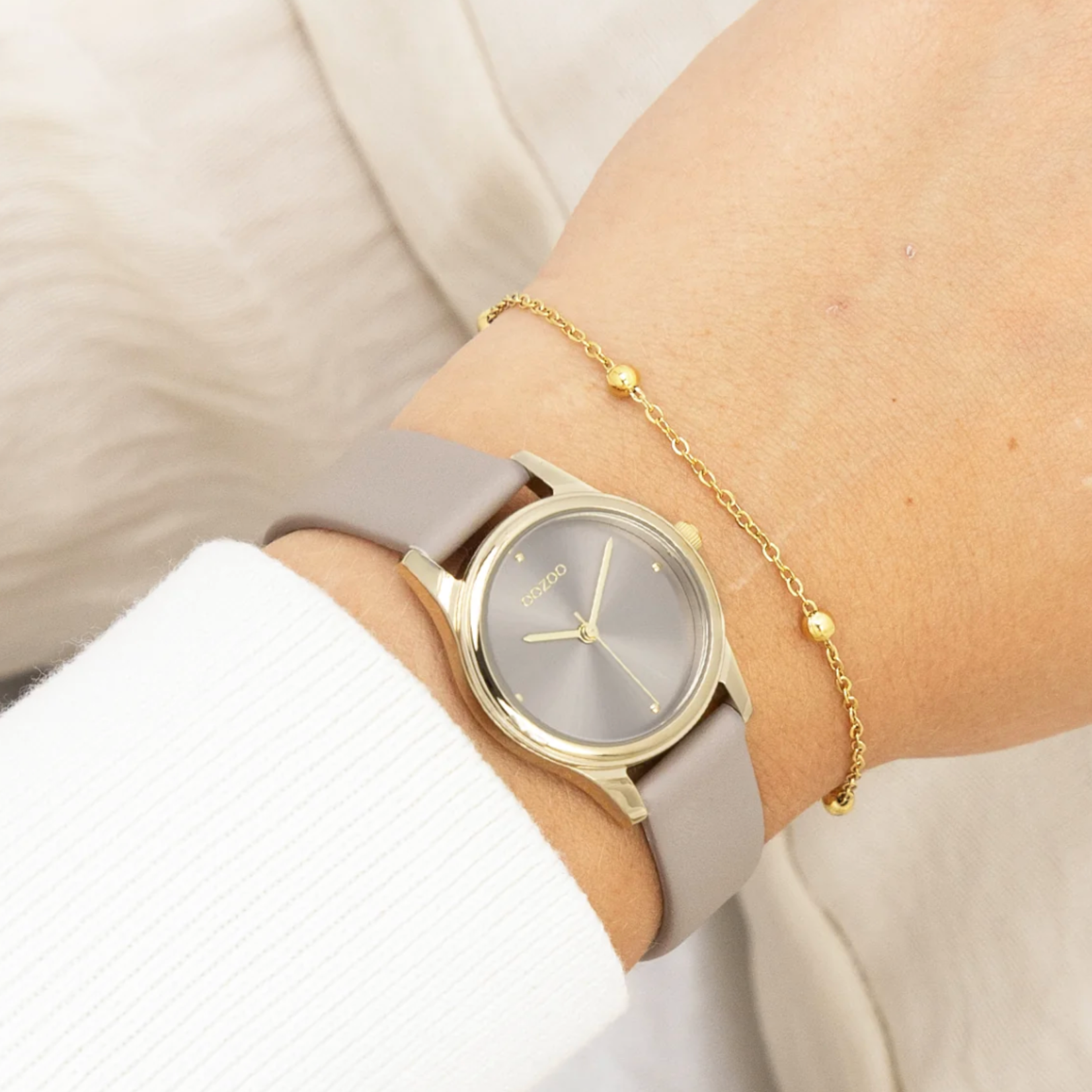 OOZOO OOZOO - Goudkleurig  horloge met taupe leren band - C11625