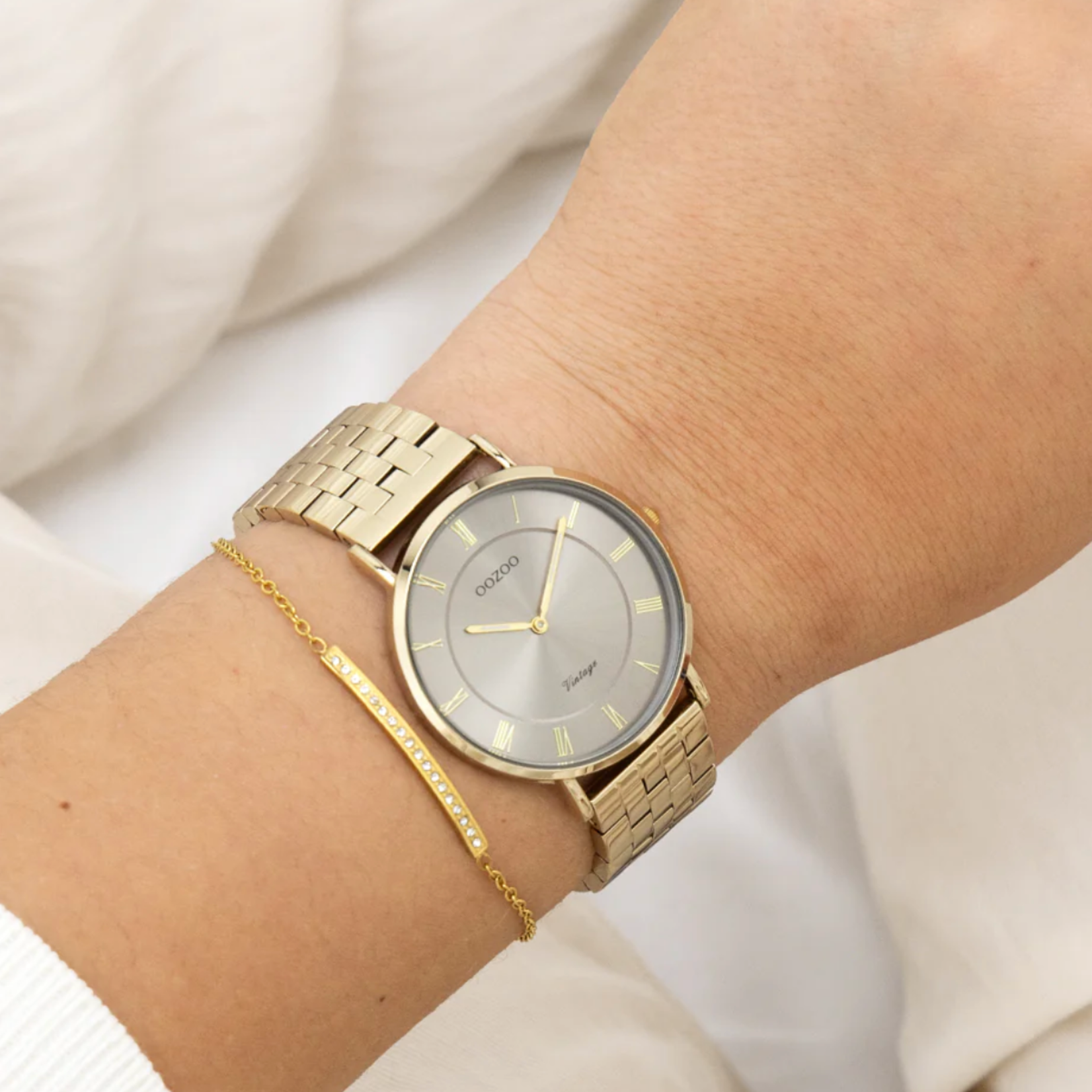 OOZOO OOZOO - Goudkleurig  horloge met roestvrijstalen band C20370