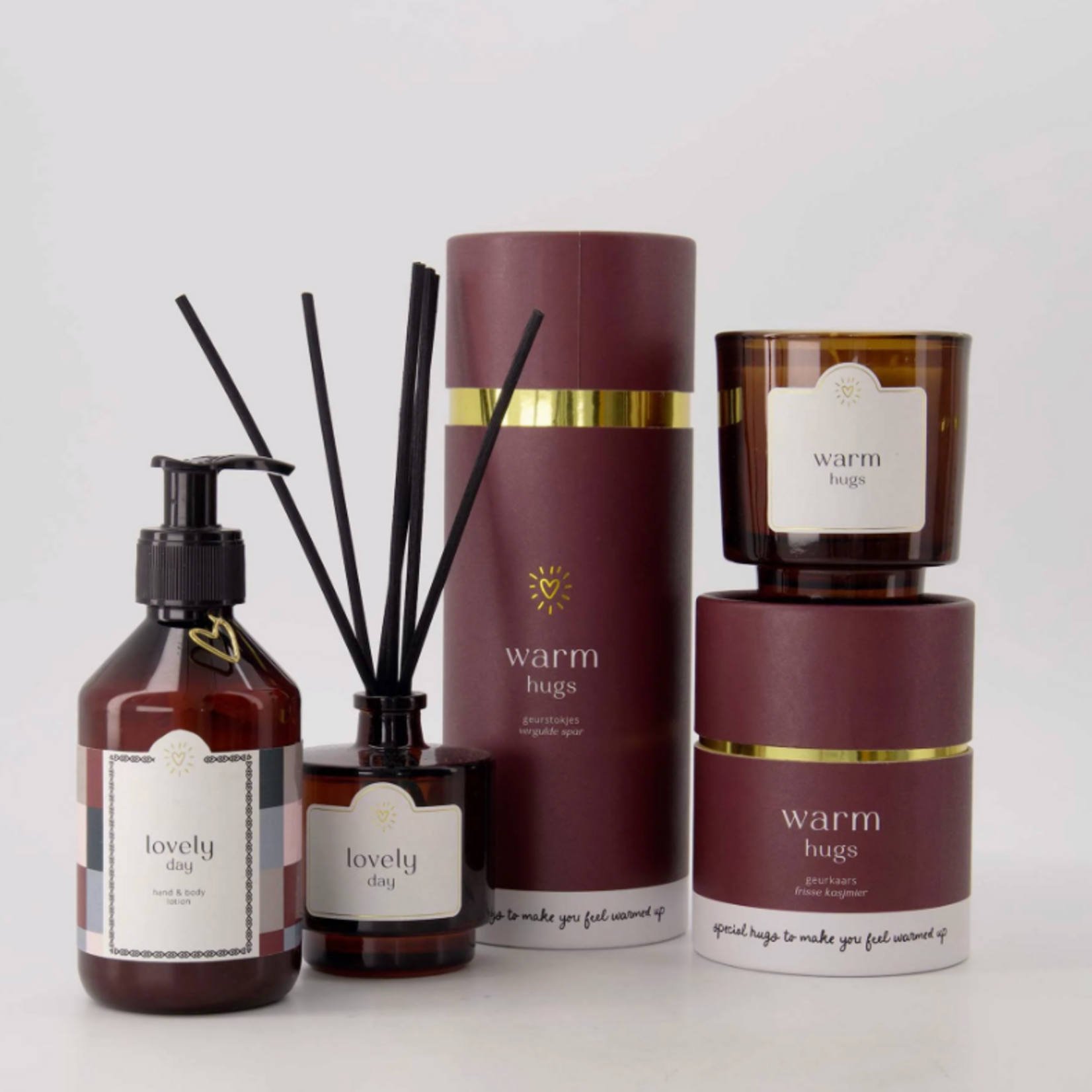 ZUSSS ZUSSS - Geurkaars glas in koker warm hugs donkerrood