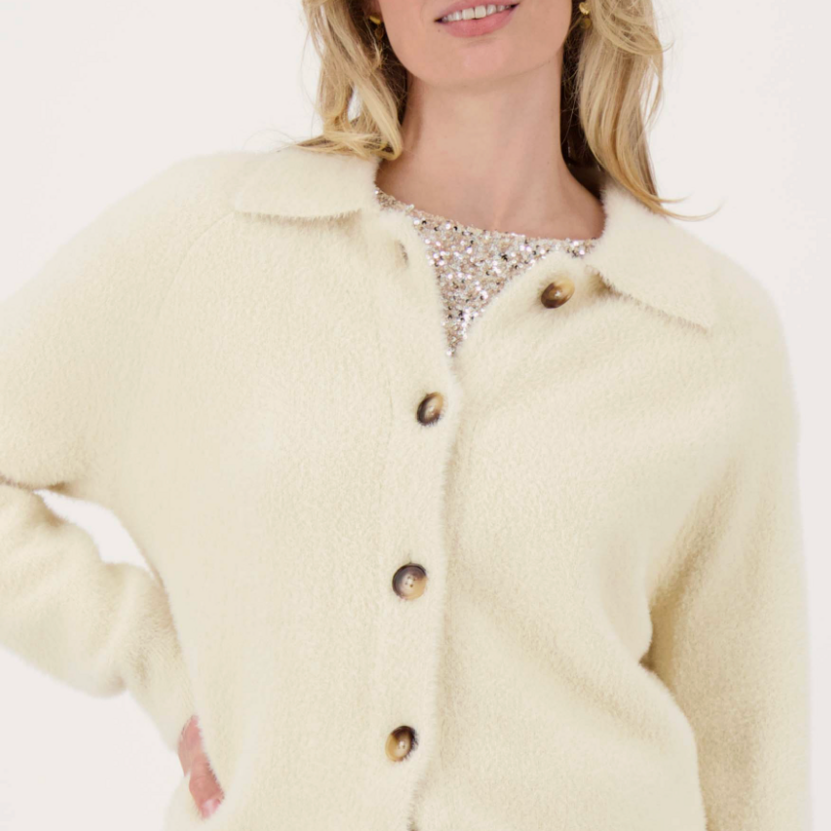 ZUSSS ZUSSS - Fluffy vestje met polokraag kit