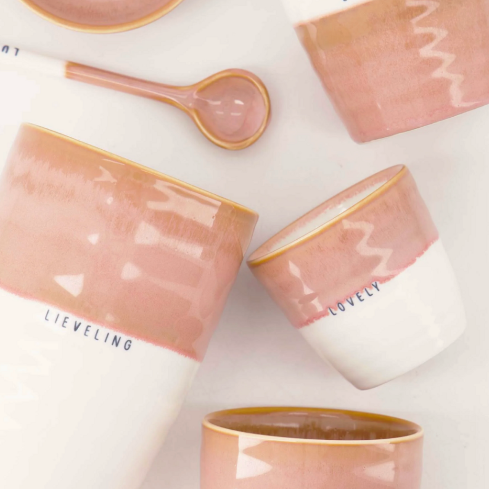 ZUSSS ZUSSS - Koffiemok kusje donkerroze