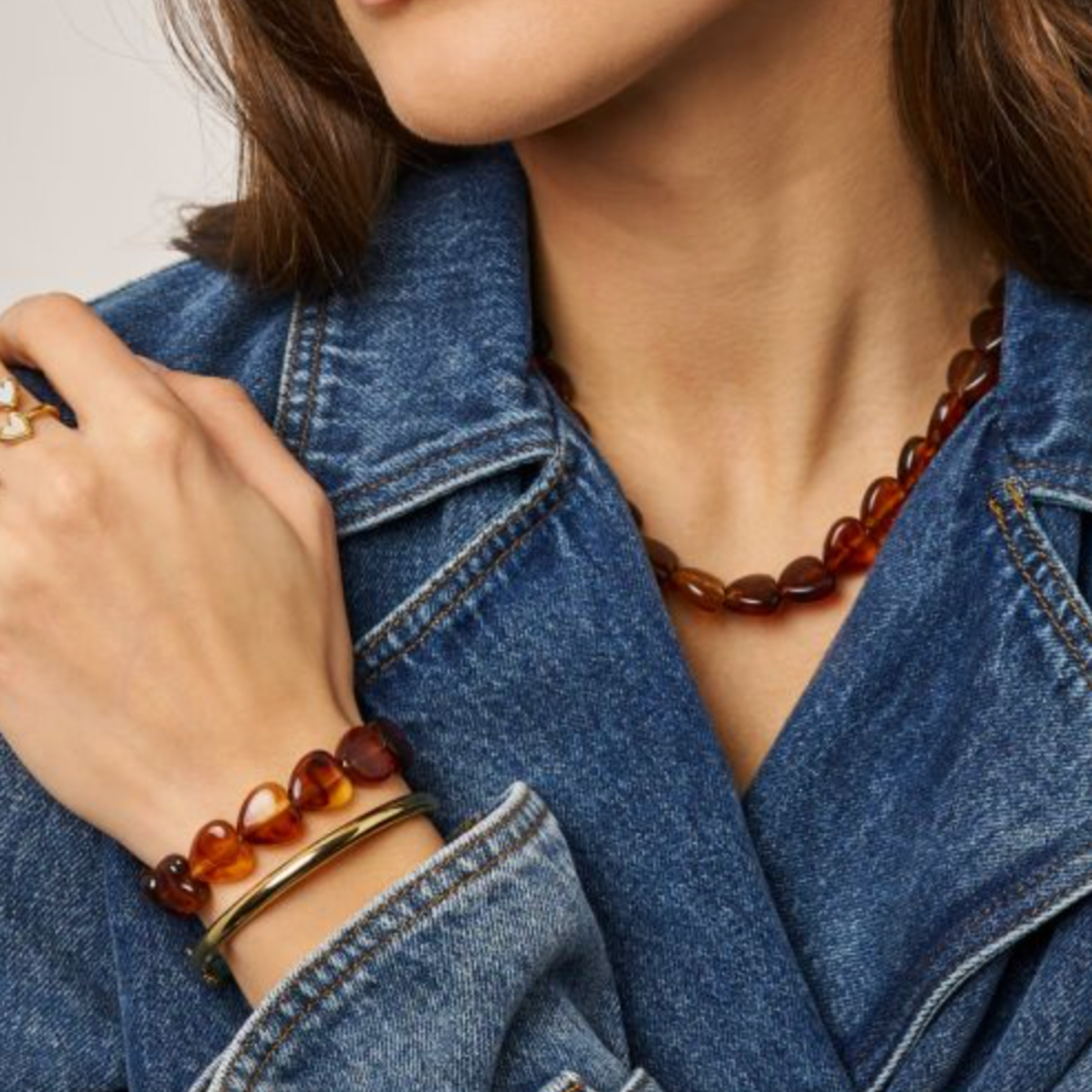 MY JEWELLERY MY JEWELLERY -  Bruine elastieken hartjes kralenarmband