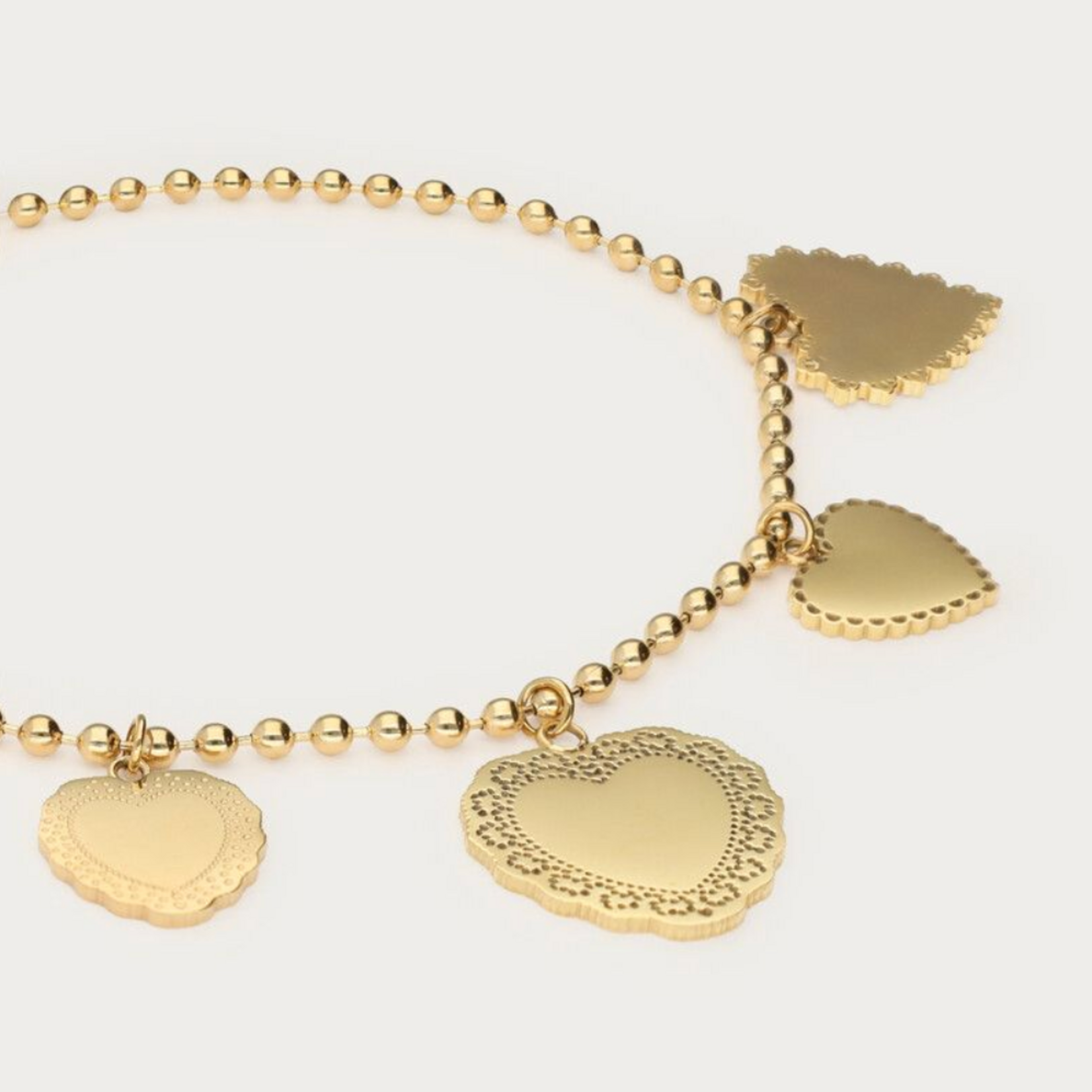 MY JEWELLERY MY JEWELLERY - Love armband met vijf hartjes goud