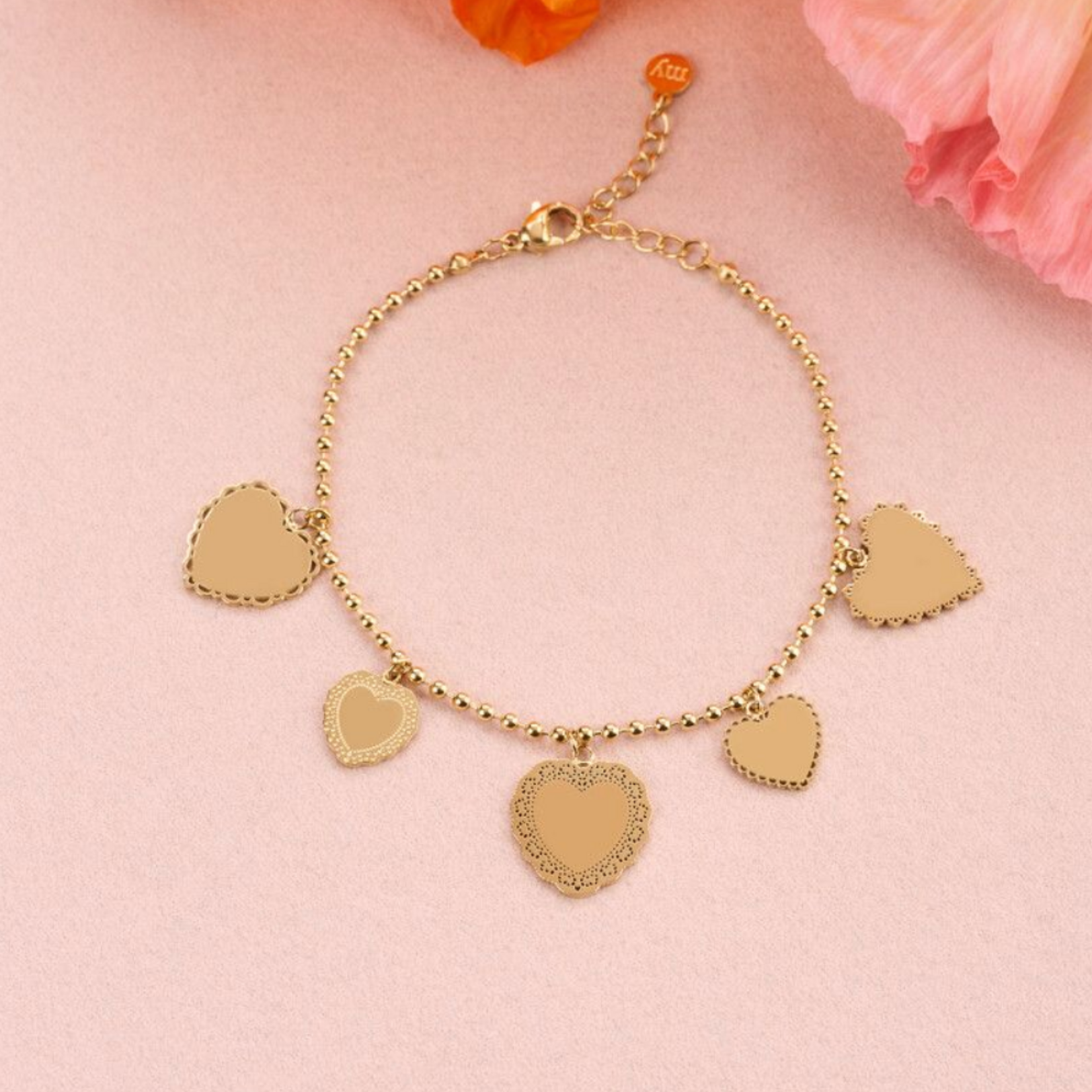 MY JEWELLERY MY JEWELLERY - Love armband met vijf hartjes goud