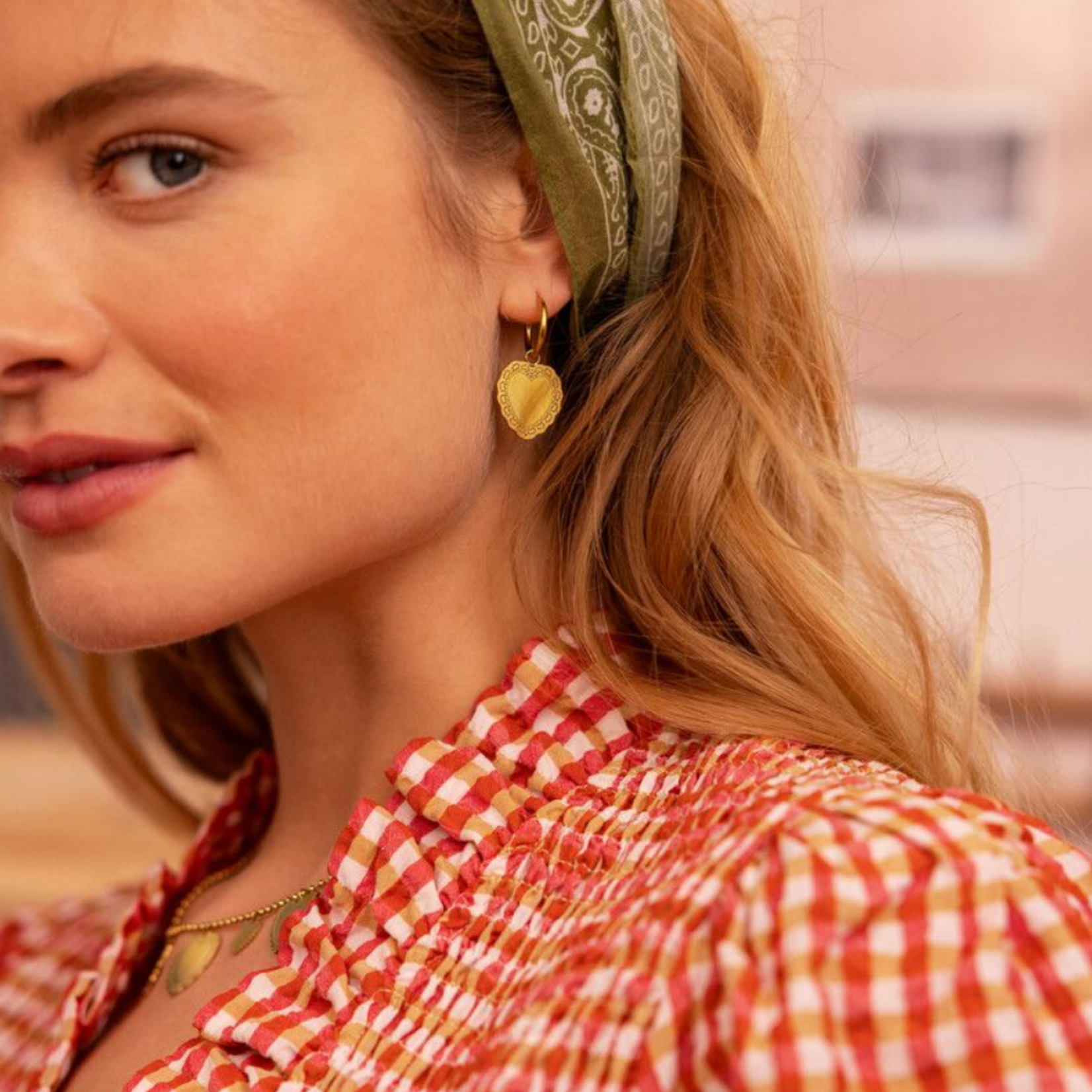 MY JEWELLERY MY JEWELLERY - Love oorringen met groot hartvormige bedel goud