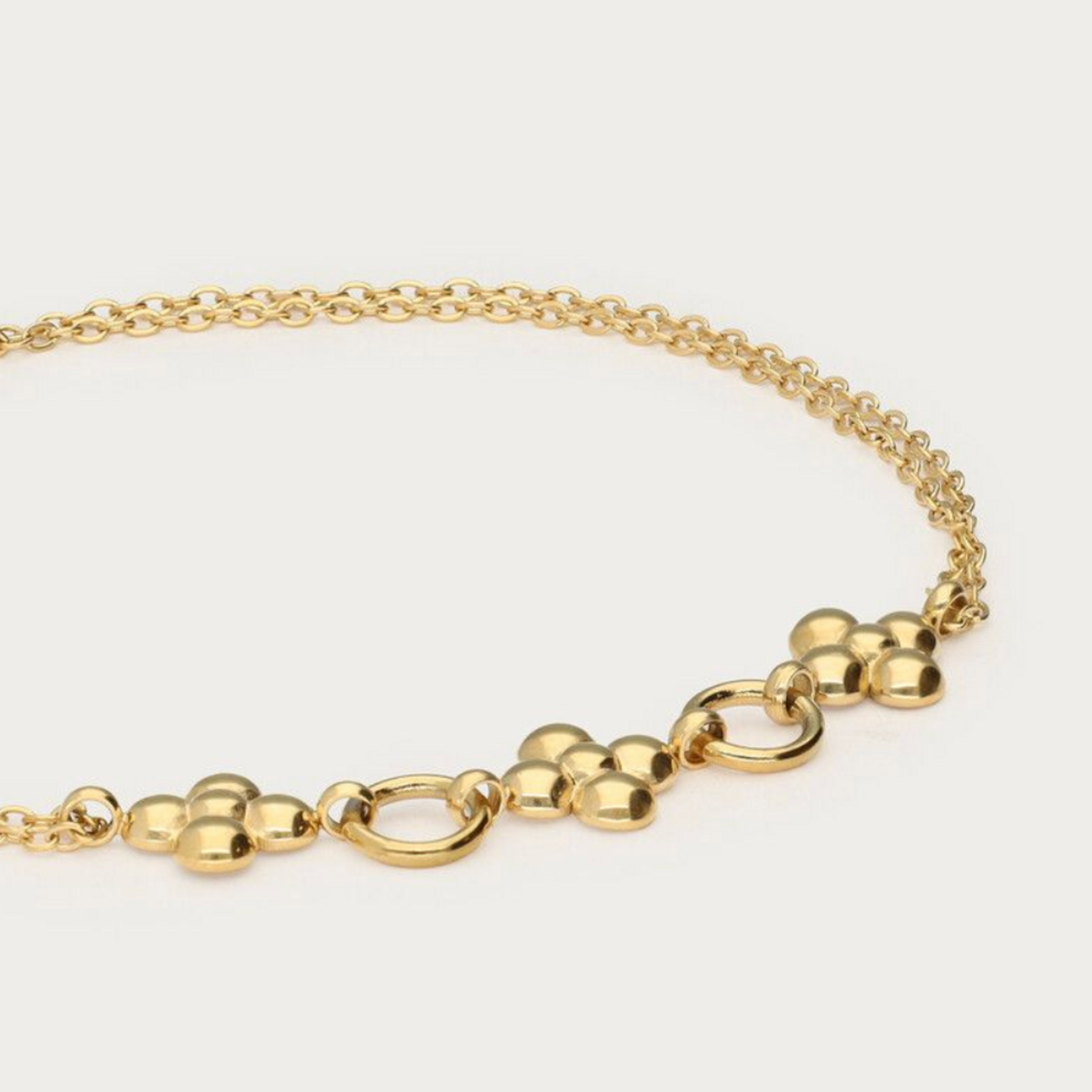 MY JEWELLERY MY JEWELLERY - Minimalistische dubbele armband met drie bloemen goud