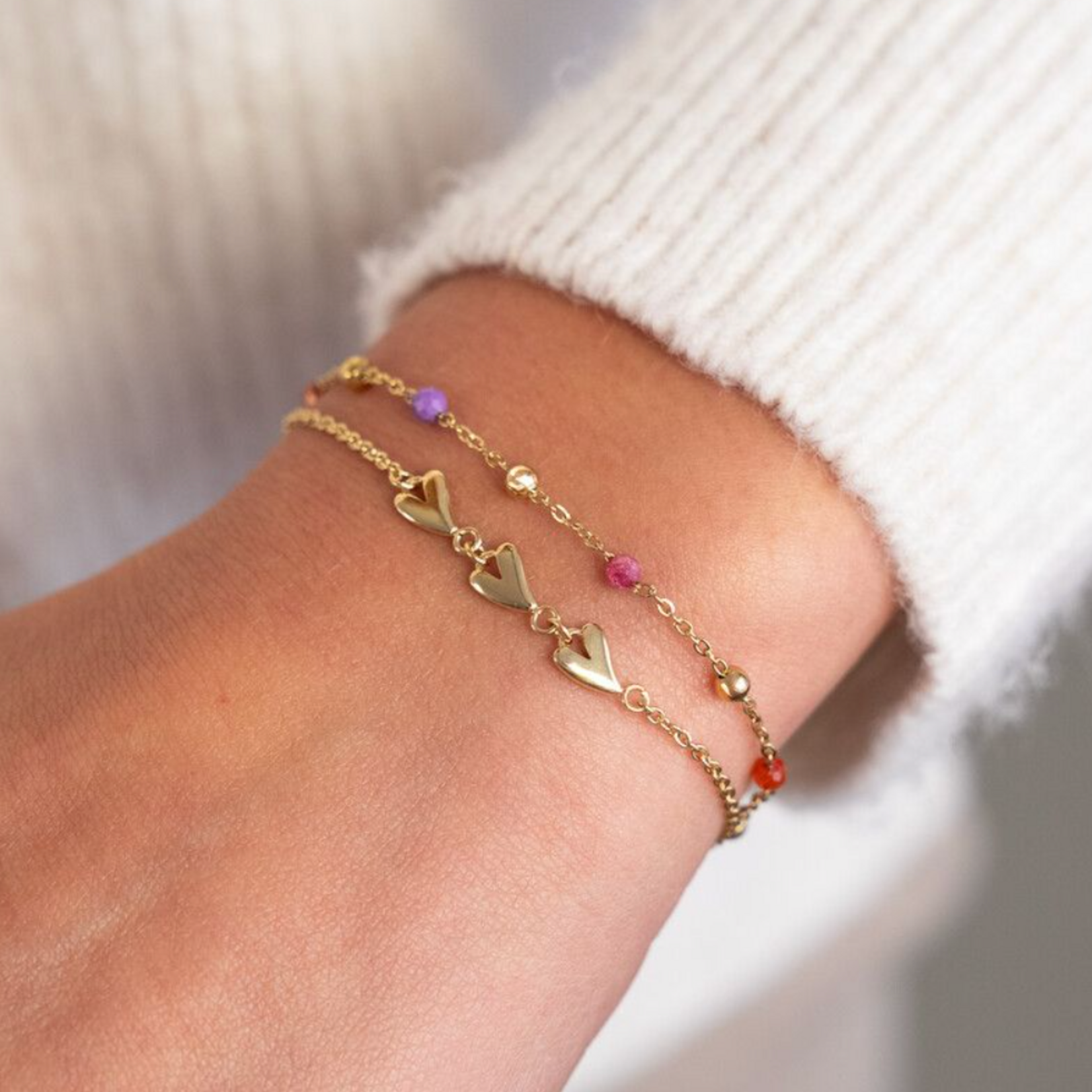 MY JEWELLERY MY JEWELLERY - Minimalistische armband met drie hartjes goud