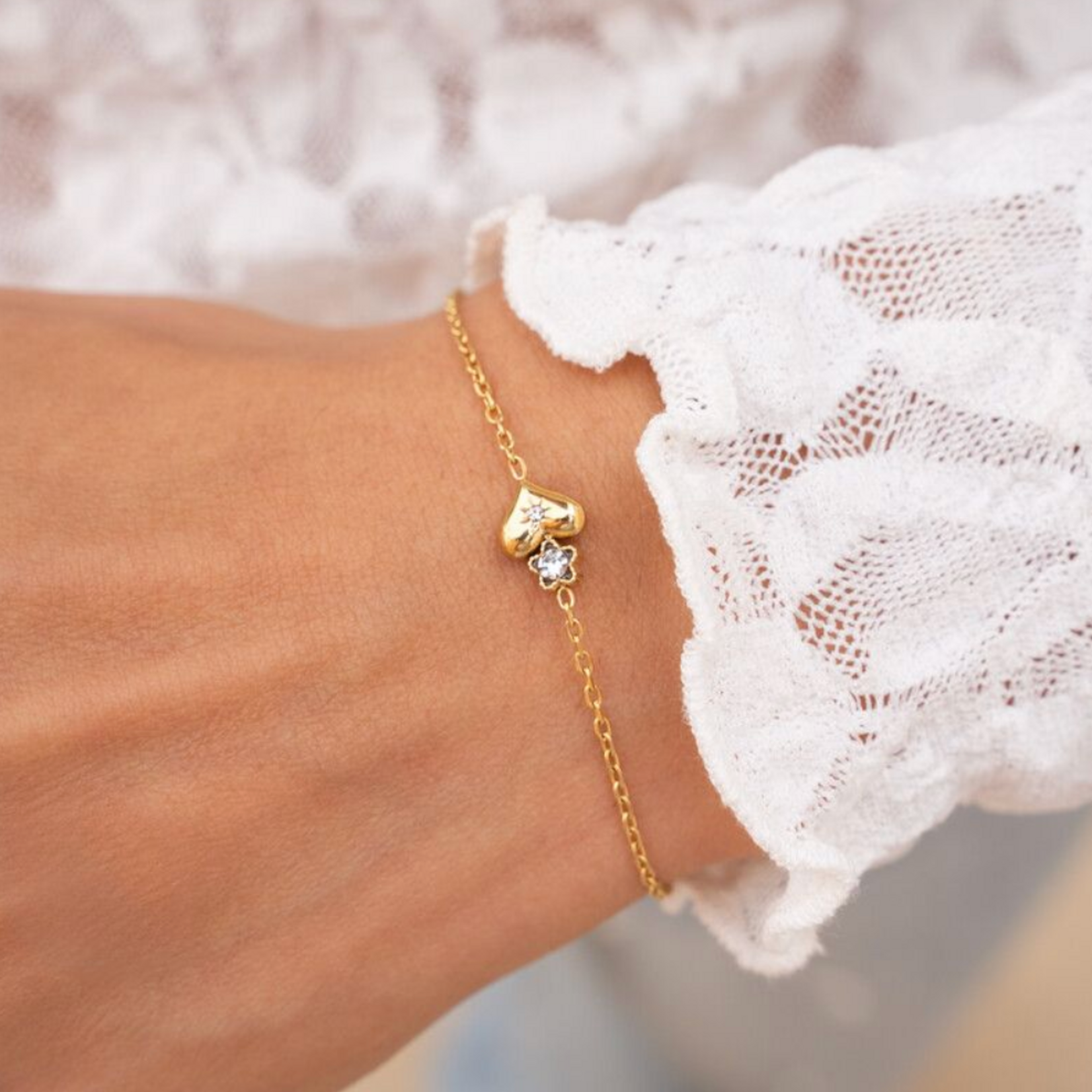 MY JEWELLERY MY JEWELLERY - Minimalistische armband met hart & bloemetje goud