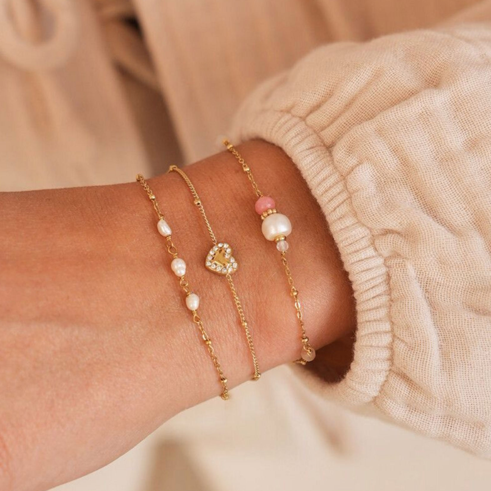 MY JEWELLERY MY JEWELLERY - Armband met zoetwaterparels & roze kralen goud