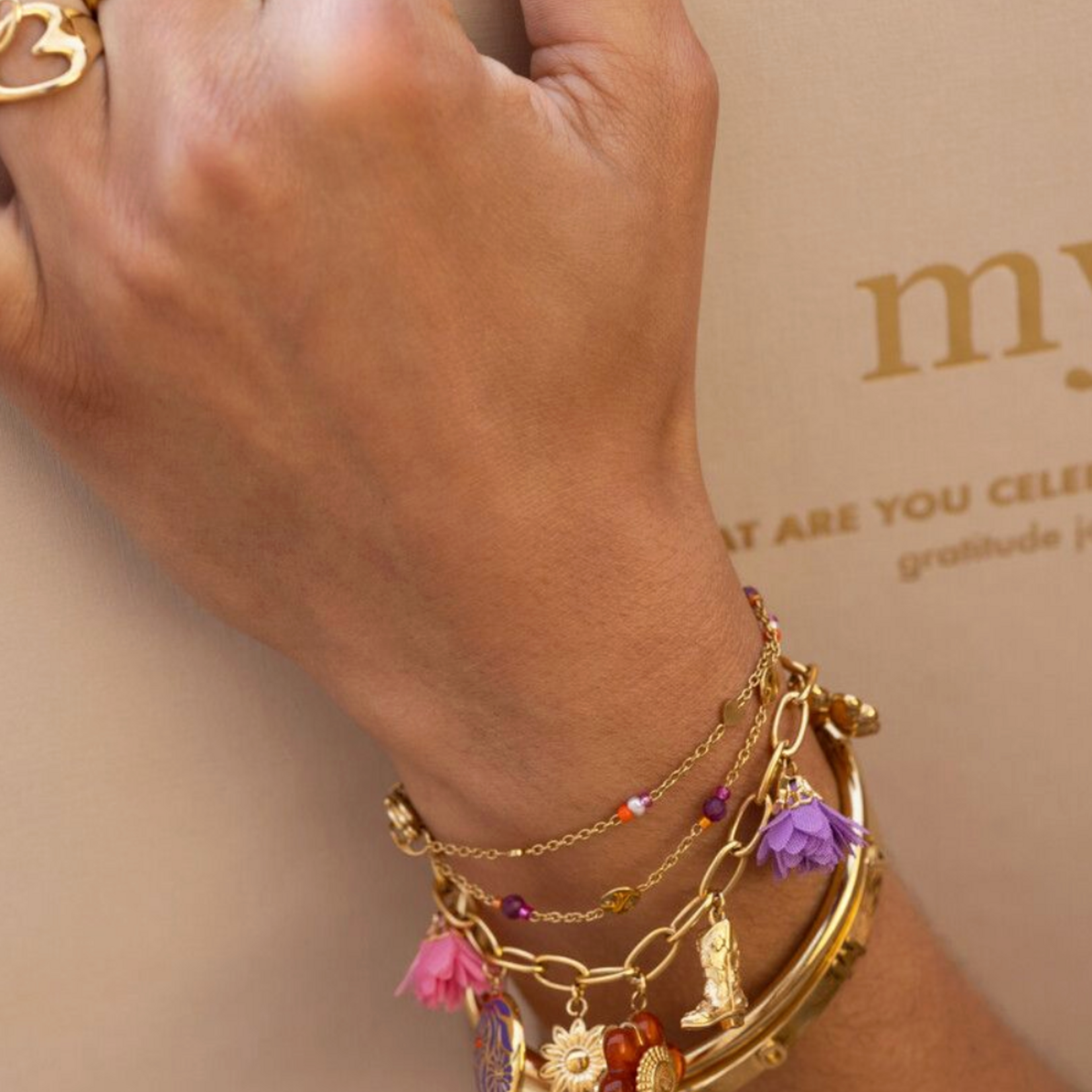 MY JEWELLERY MY JEWELLERY - Minimalistische armband met hartjes en kralen goud