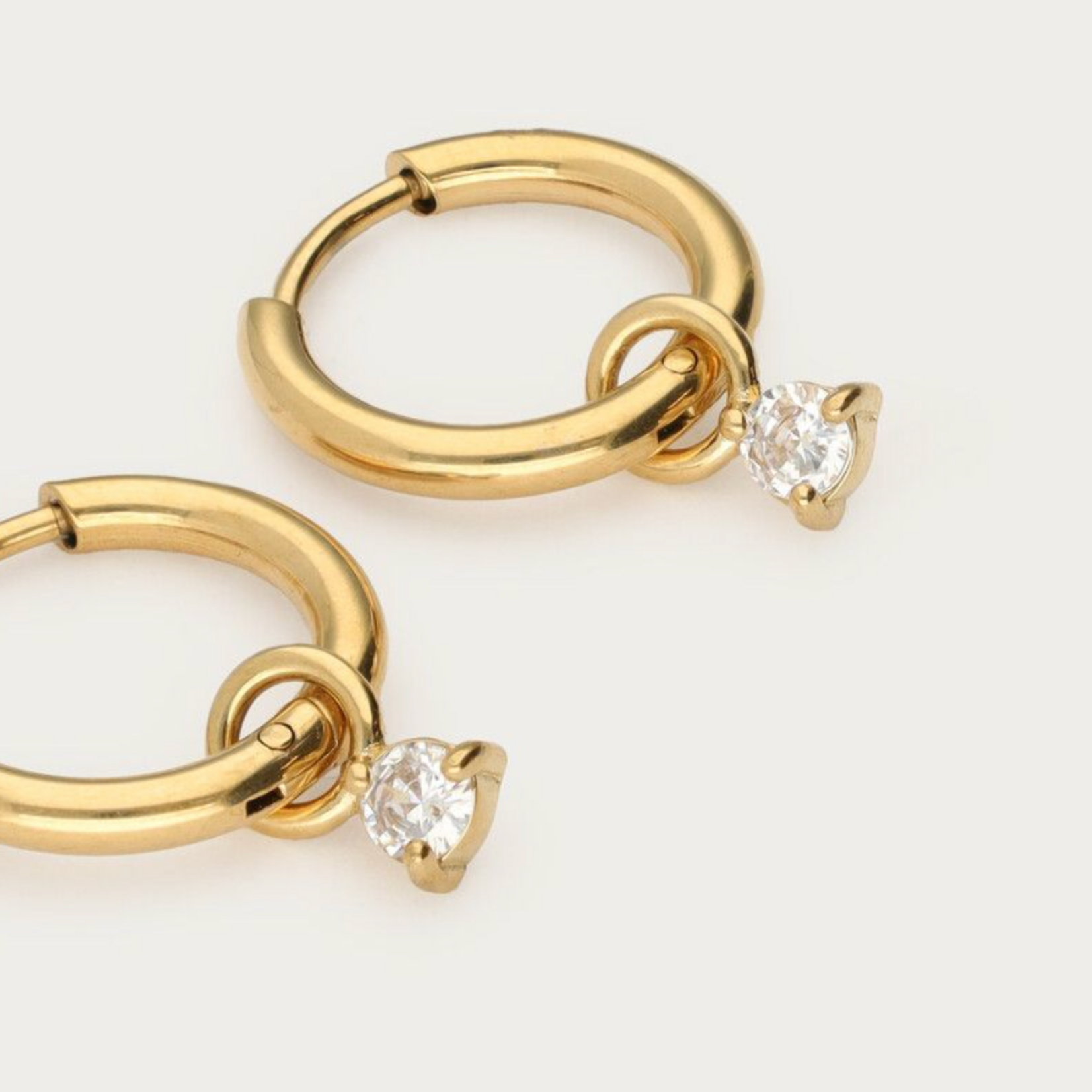 MY JEWELLERY MY JEWELLERY - Minimalistische oorringen met zilverkleurige strass steen goud