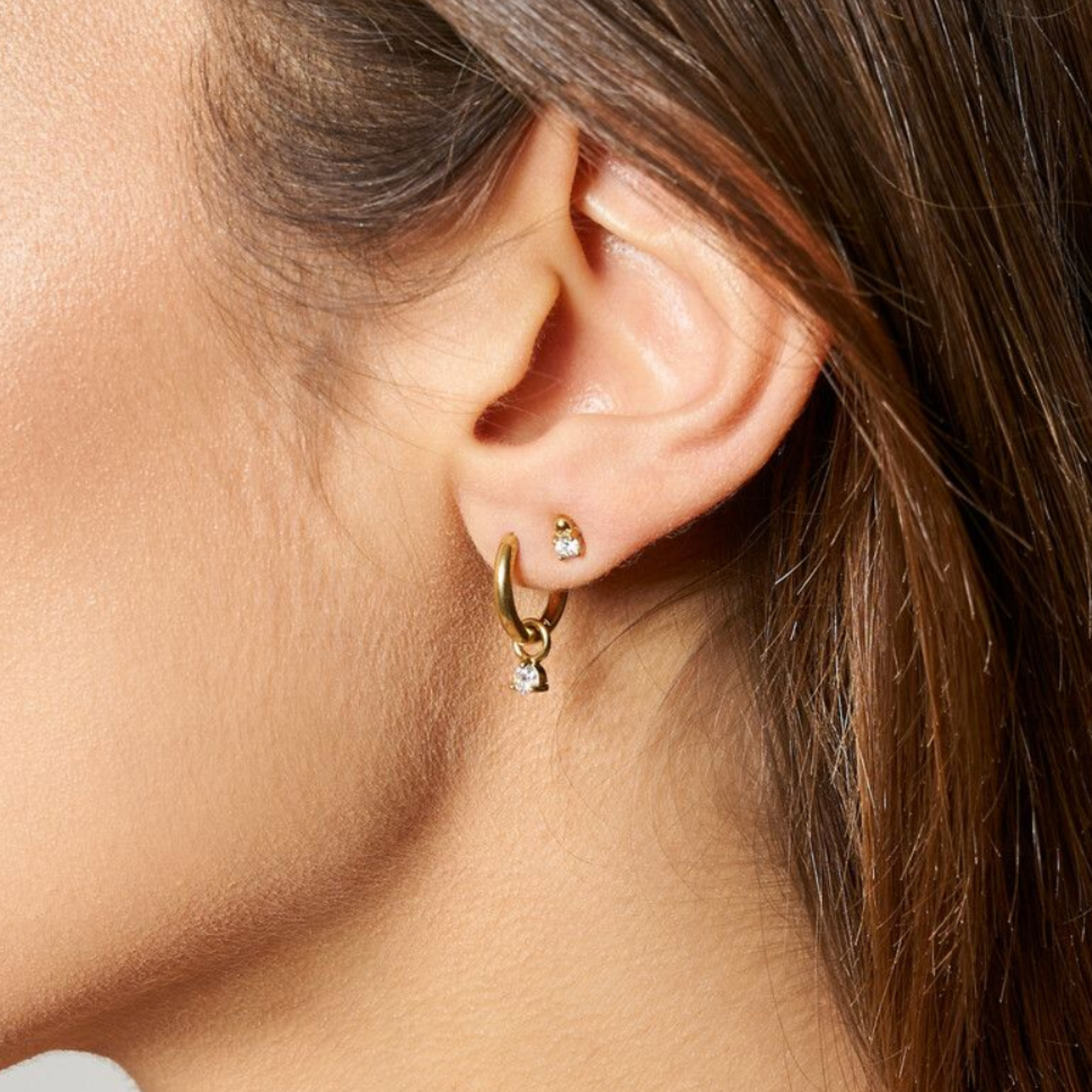 MY JEWELLERY MY JEWELLERY - Minimalistische oorringen met zilverkleurige strass steen goud