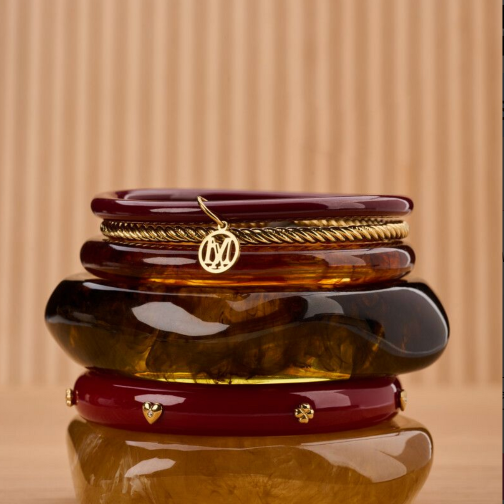 MY JEWELLERY MY JEWELLERY - Burgundy resin bangle met studs