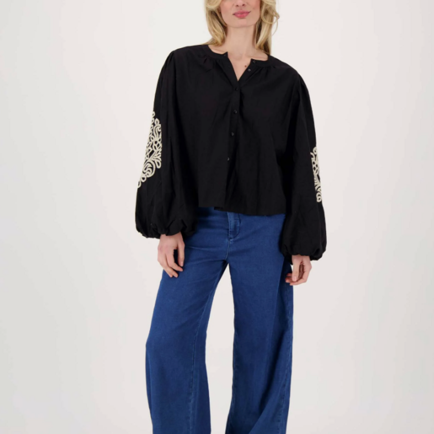 ZUSSS ZUSSS - Blouse met borduur mouwen zwart