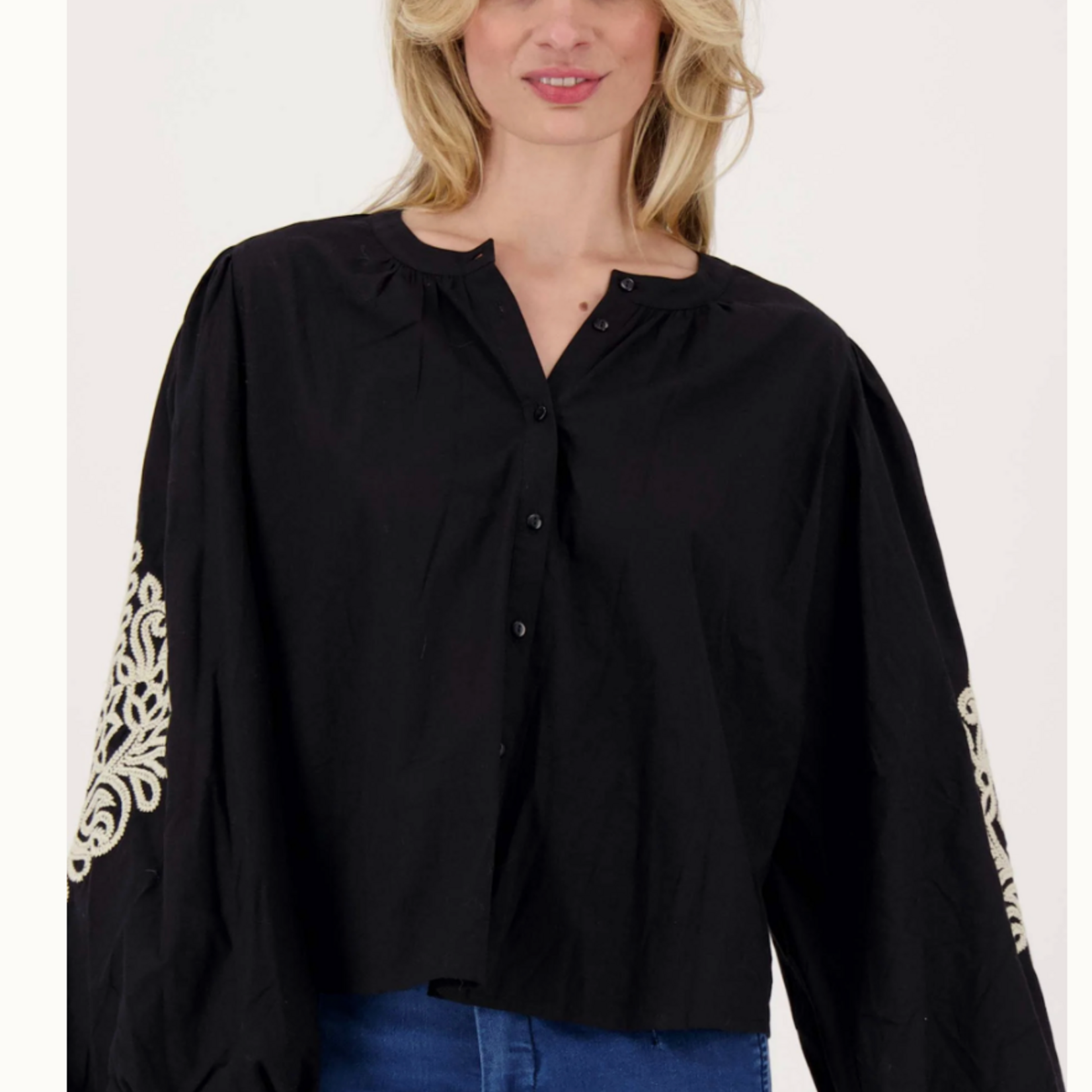 ZUSSS ZUSSS - Blouse met borduur mouwen zwart