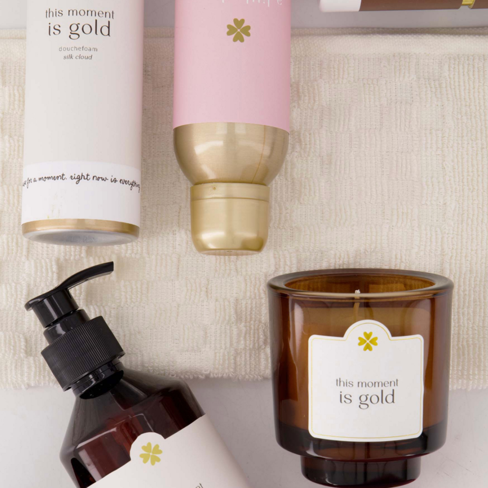 ZUSSS ZUSSS - Doucheschuim this moment is gold