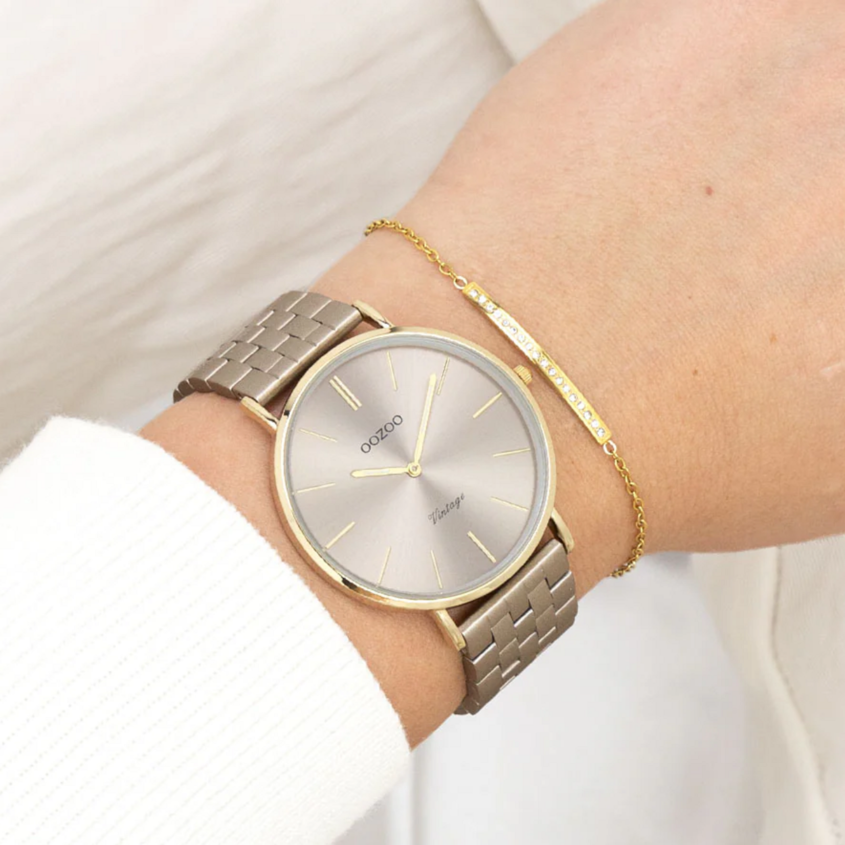 OOZOO OOZOO - Horloge met taupe roestvrijstalen armband - C20404