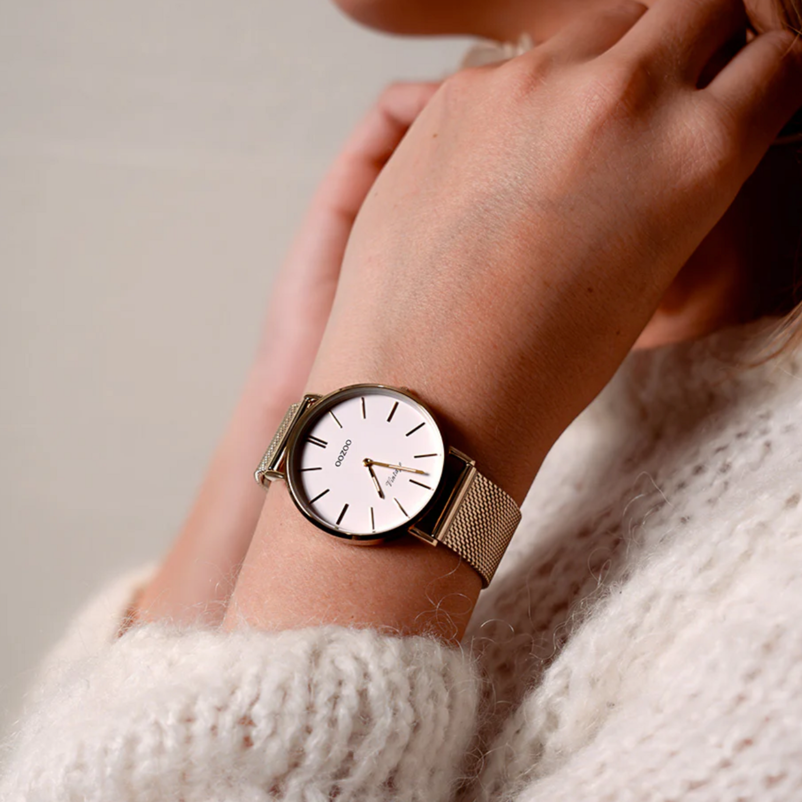 OOZOO OOZOO - Horloge goudkleurig met metalen mesh armband - C9909
