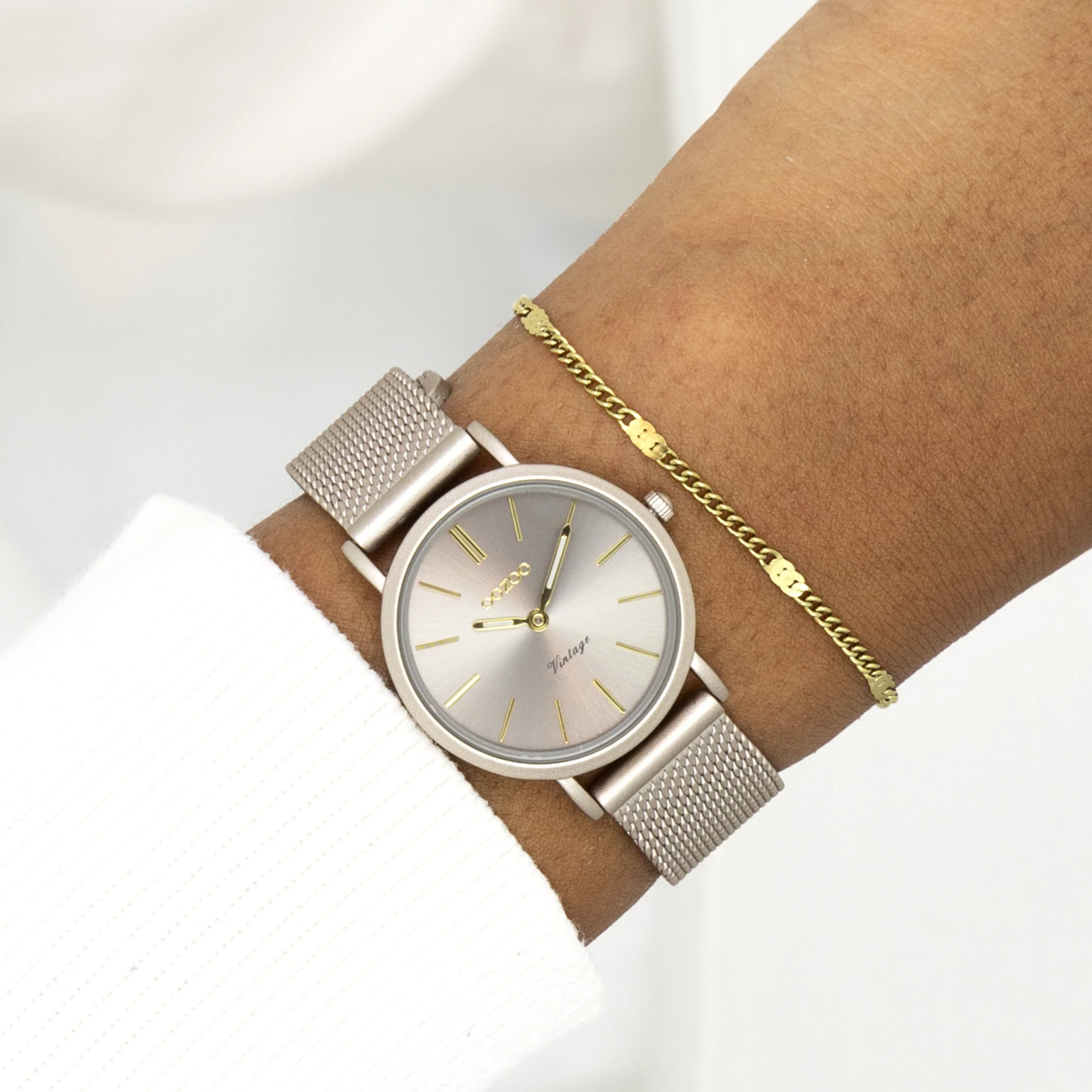 OOZOO OOZOO - Horloge Taupe met metalen mesh armband  C20339