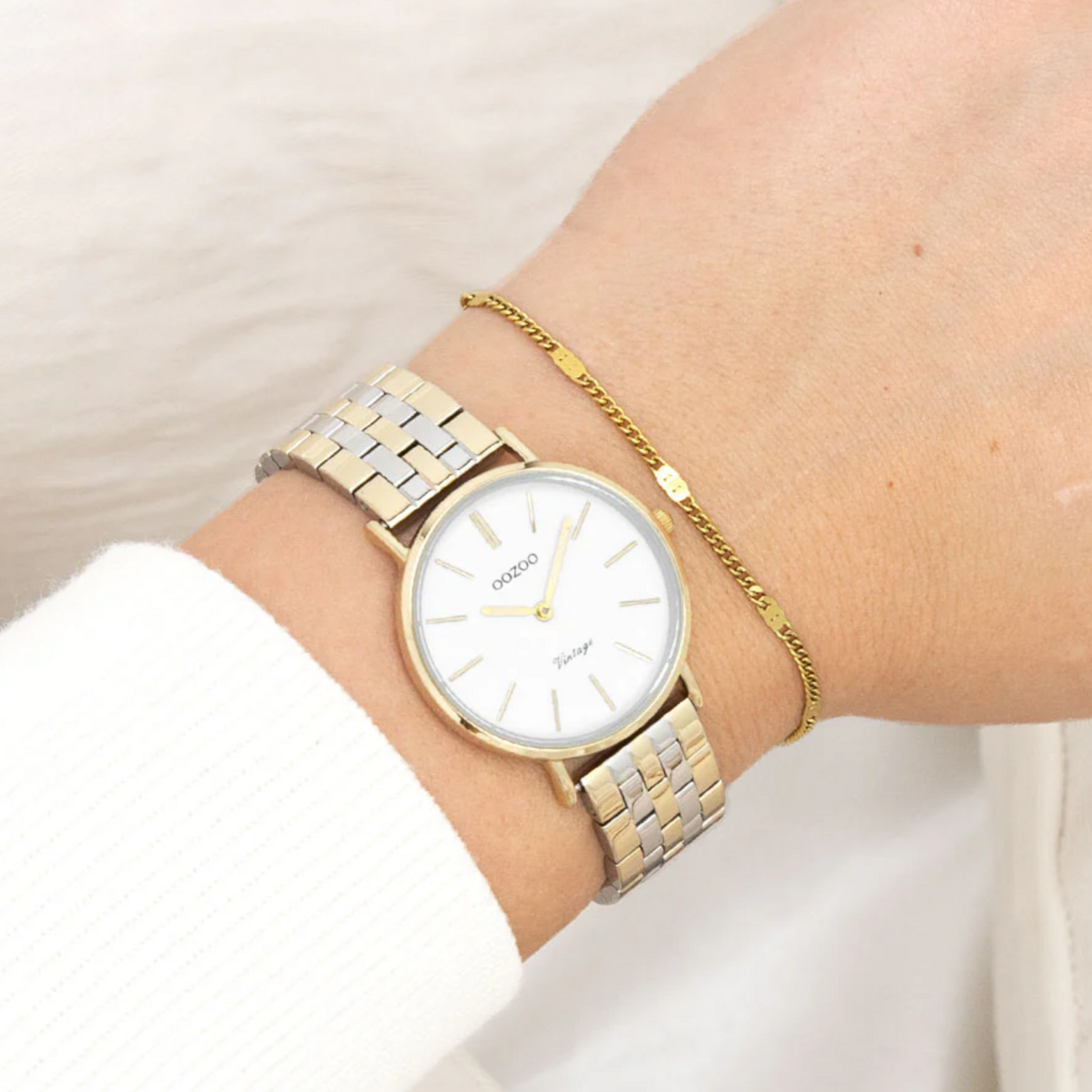 OOZOO OOZOO - Horloge goudkleurig met zilverkleurig/gouden roestvrijstalen armband - C20407