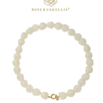 ROSE & CAMELLIA ROSE & CAMELLIA - Ketting goud met witte kralen