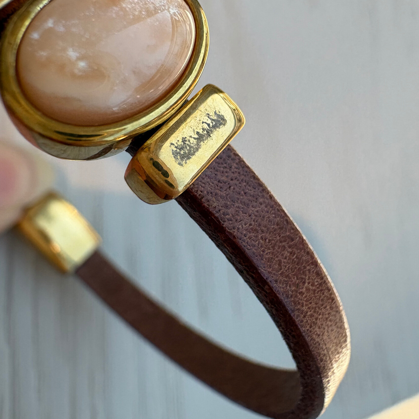 QOSS QOSS - Armband FEMMIE bruin goud nude ovaal